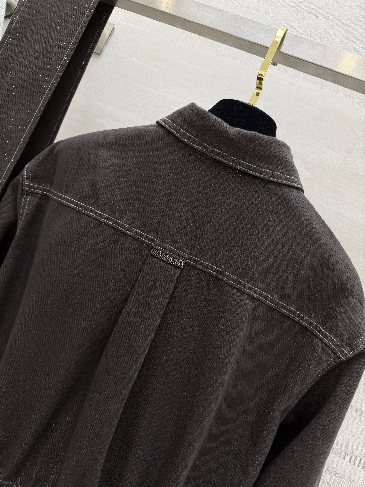 #BrunelloCucinell♡²⁶牛仔连衣裤 刚柔并济的优雅力量 这件不褪色牛仔连衣裤太爱了！精致