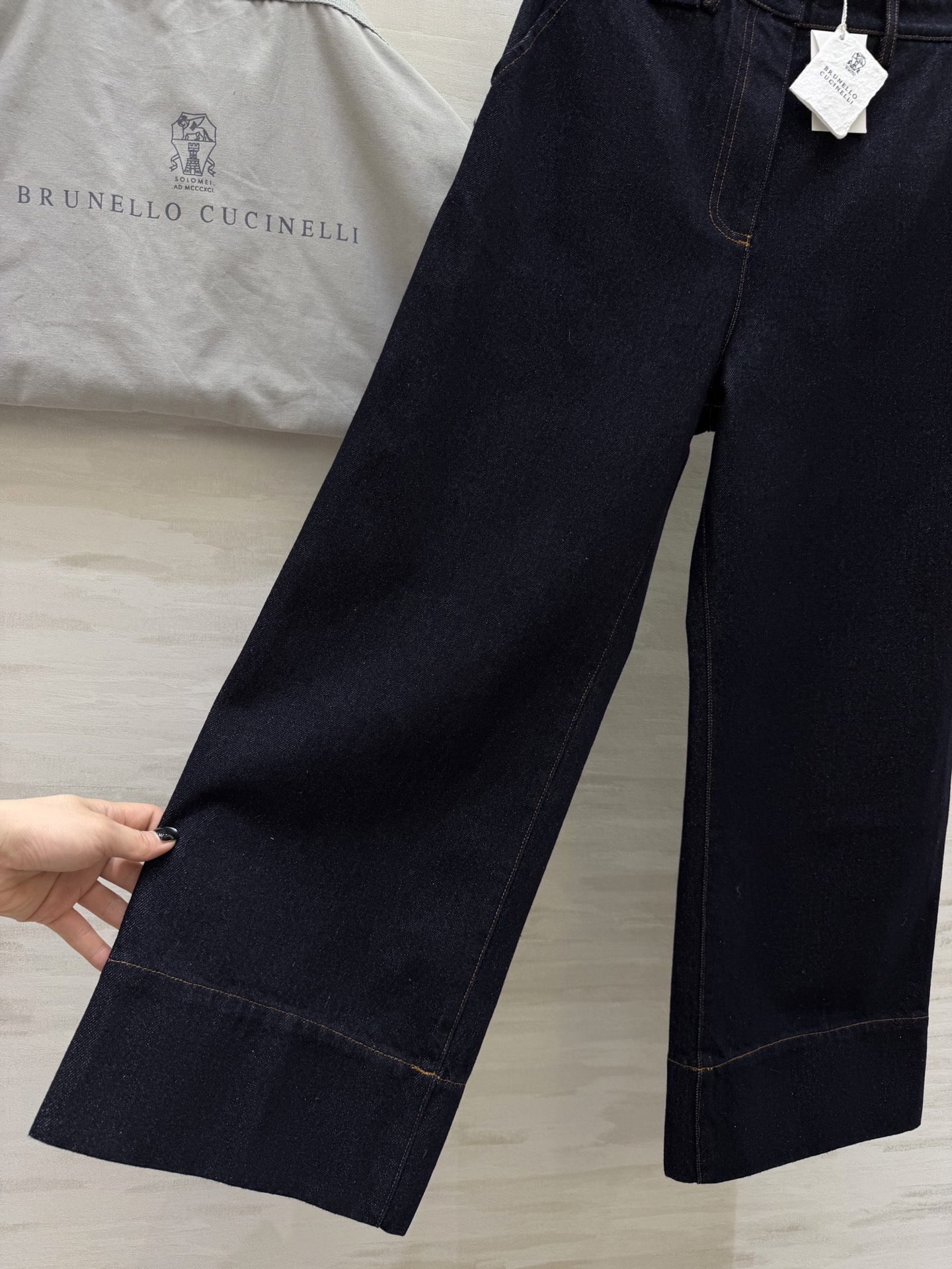 #Brunello Cucinell♡²⁶复古丹宁风直筒牛仔裤 松弛感天花板 藏青牛仔真的太会了！直筒裤