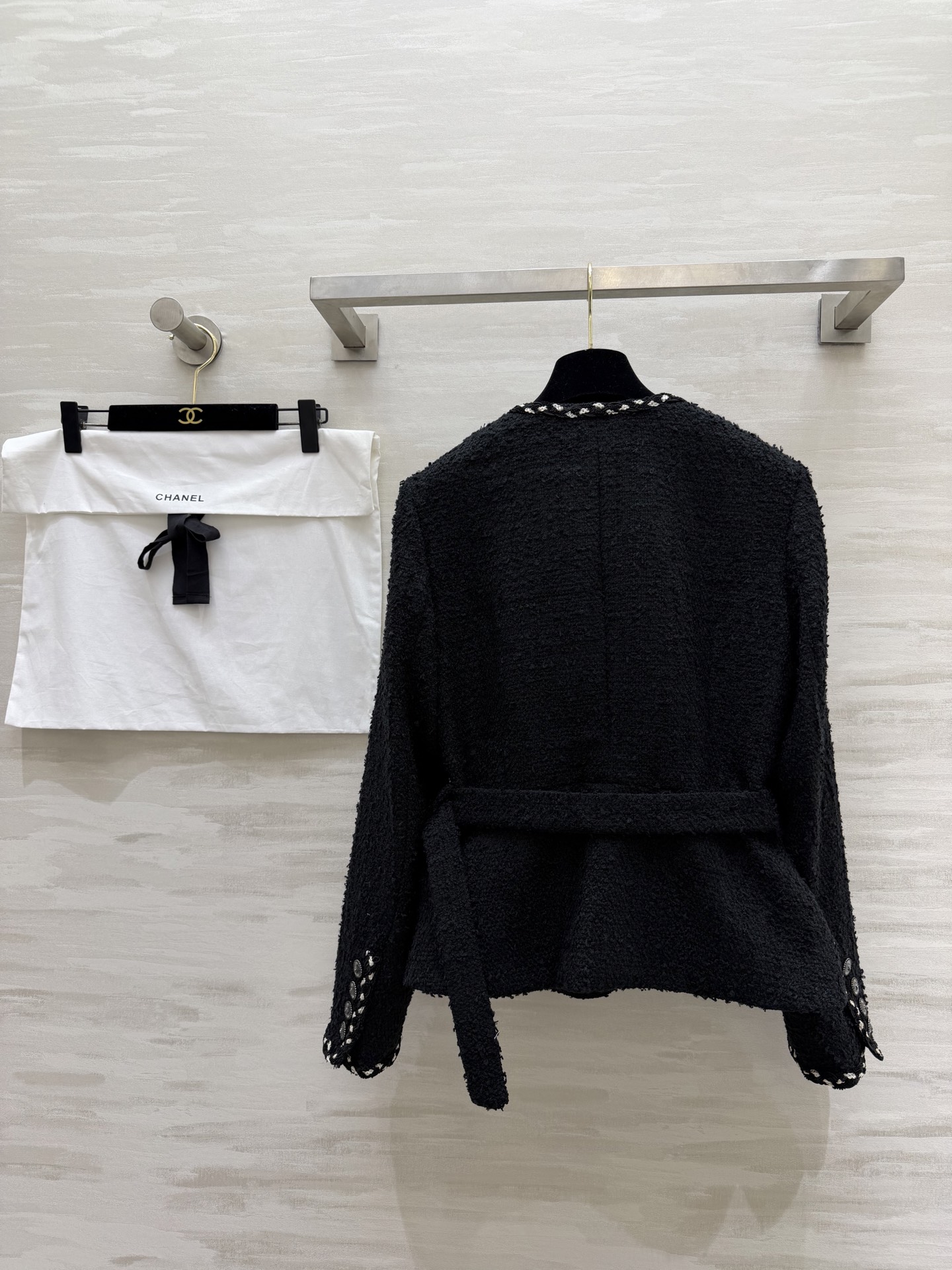 #Chane♡²⁶v领粗花呢收腰外套 定制粗花呢挺括有型 V领+腰带收腰 显瘦显高 黑白撞色织边 可拆卸