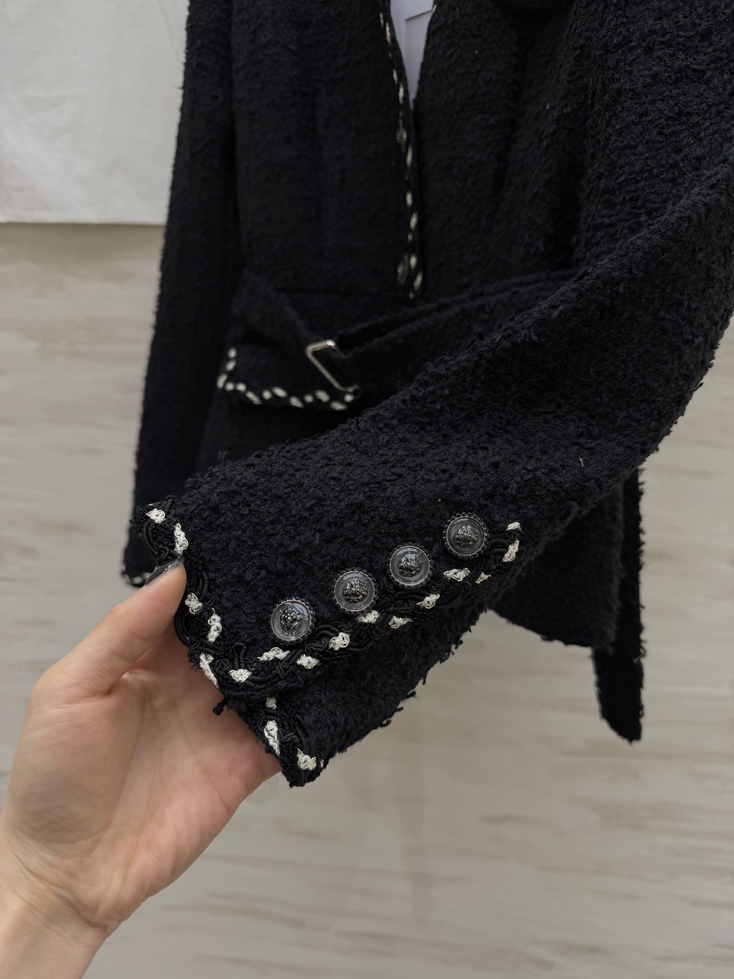 #Chane♡²⁶v领粗花呢收腰外套 定制粗花呢挺括有型 V领+腰带收腰 显瘦显高 黑白撞色织边 可拆卸