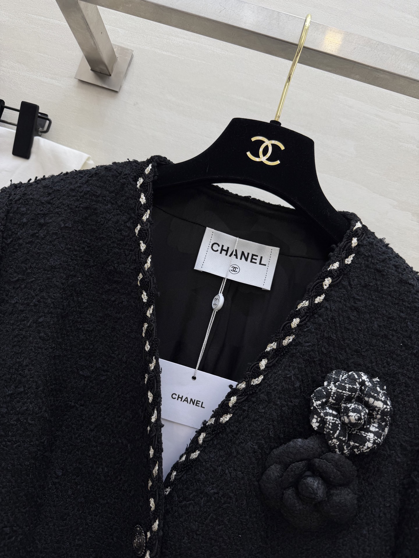 #Chane♡²⁶v领粗花呢收腰外套 定制粗花呢挺括有型 V领+腰带收腰 显瘦显高 黑白撞色织边 可拆卸