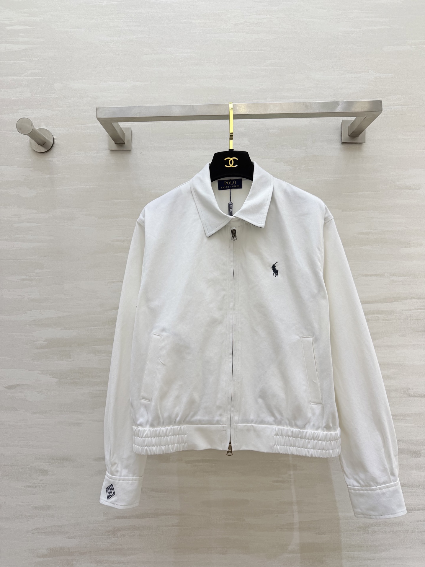经典美式风 🐎永不过时的Polo经典款夹克白/黑两色可选，干净又百搭翻领+拉链设计，利落又显精神下摆松紧