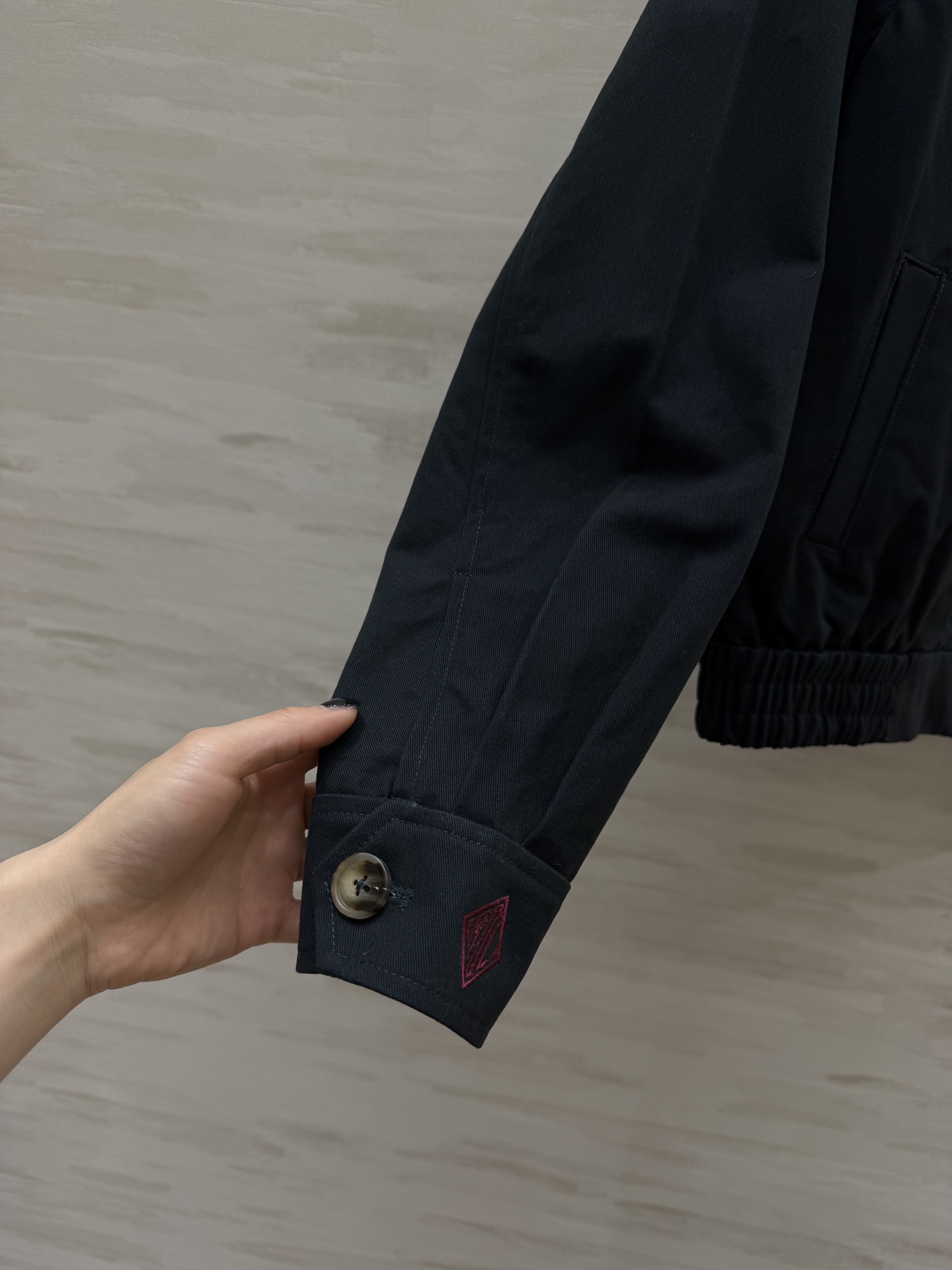 经典美式风 🐎永不过时的Polo经典款夹克白/黑两色可选，干净又百搭翻领+拉链设计，利落又显精神下摆松紧