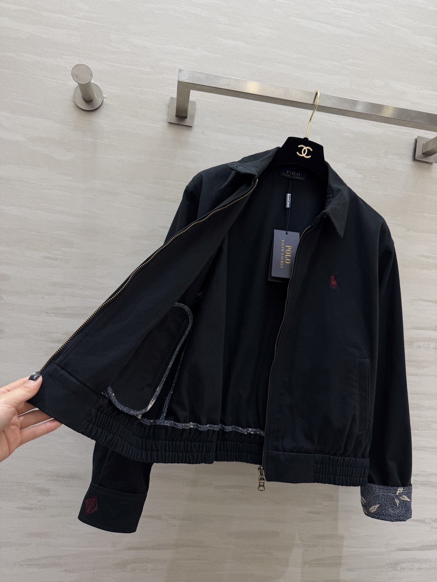 经典美式风 🐎永不过时的Polo经典款夹克白/黑两色可选，干净又百搭翻领+拉链设计，利落又显精神下摆松紧