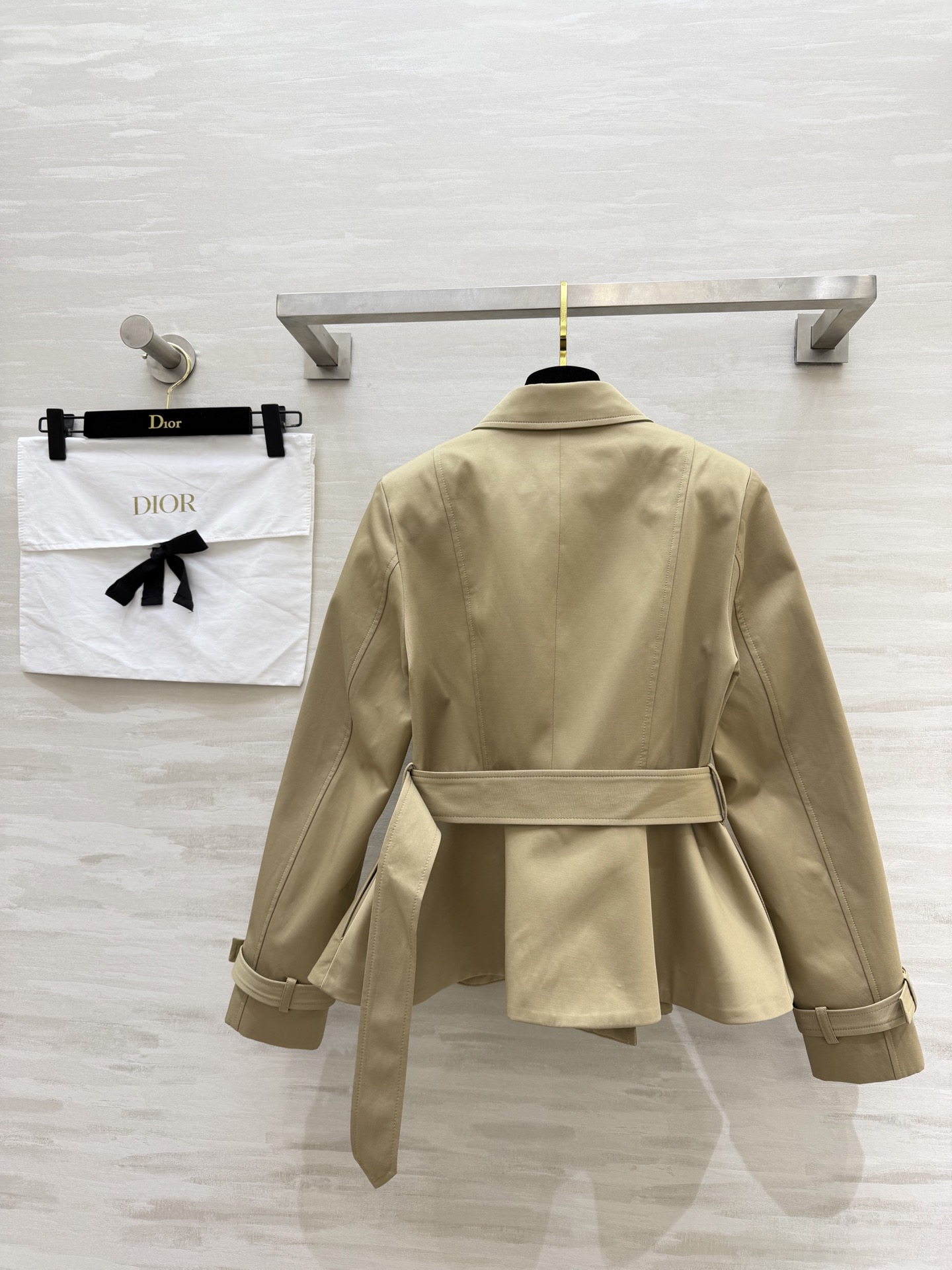 #Dio♡²⁶收腰荷叶摆风衣外套 法式优雅气质 双排扣剪裁气场拉满 腰带收腰显瘦藏肉 荷叶边下摆增添柔美