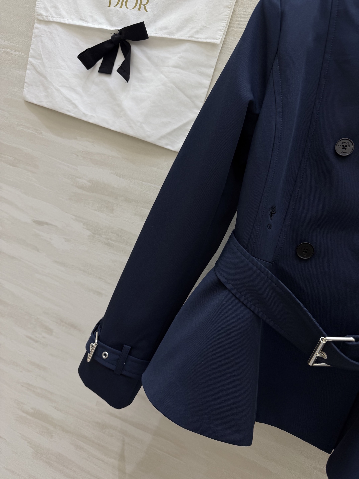 #Dio♡²⁶收腰荷叶摆风衣外套 法式优雅气质 双排扣剪裁气场拉满 腰带收腰显瘦藏肉 荷叶边下摆增添柔美