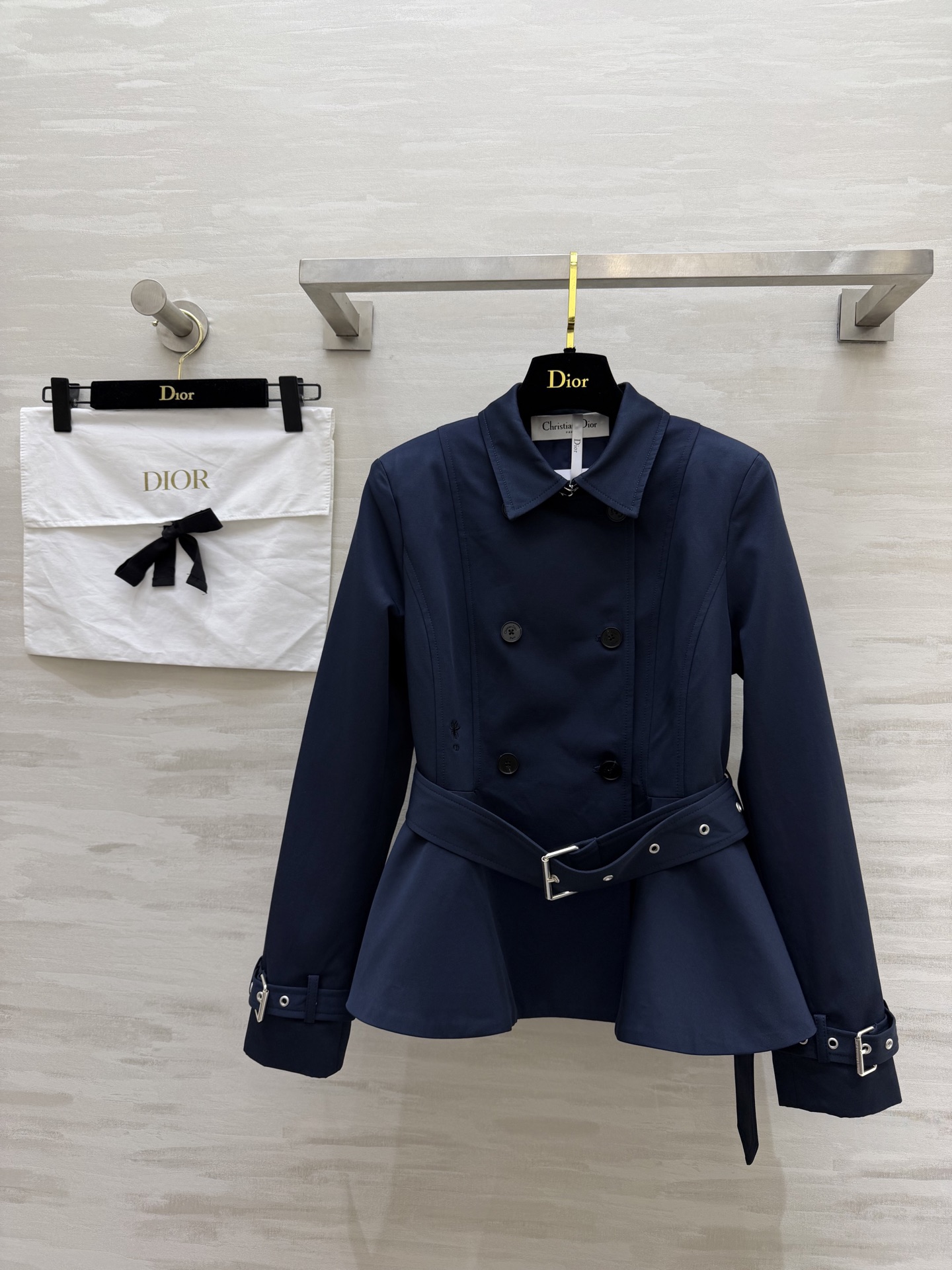 #Dio♡²⁶收腰荷叶摆风衣外套 法式优雅气质 双排扣剪裁气场拉满 腰带收腰显瘦藏肉 荷叶边下摆增添柔美