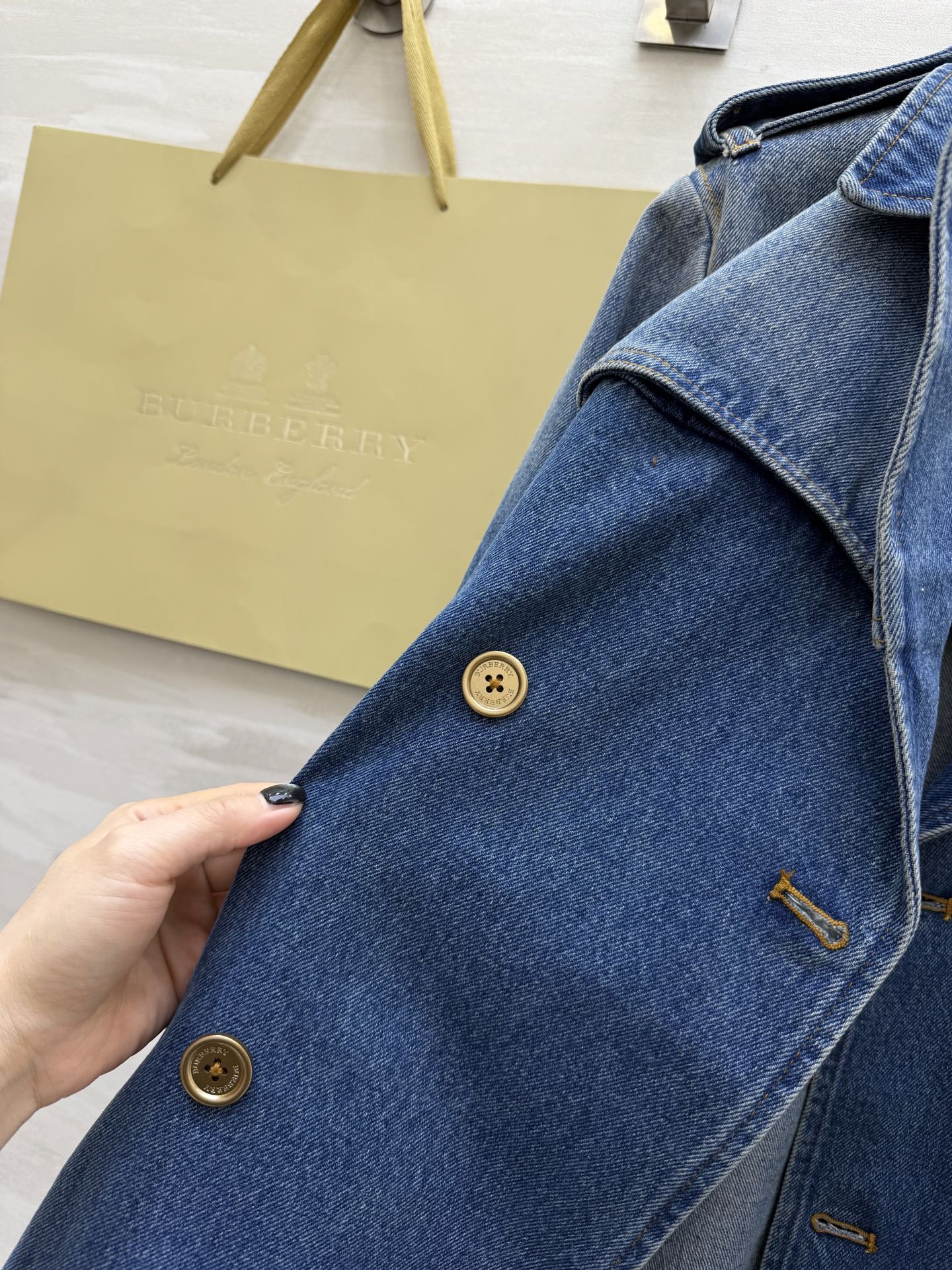 #Burberr♡²⁶英伦风牛仔风衣外套 把Burberr♡的经典感穿在牛仔里 水洗蓝调自带复古滤镜 双