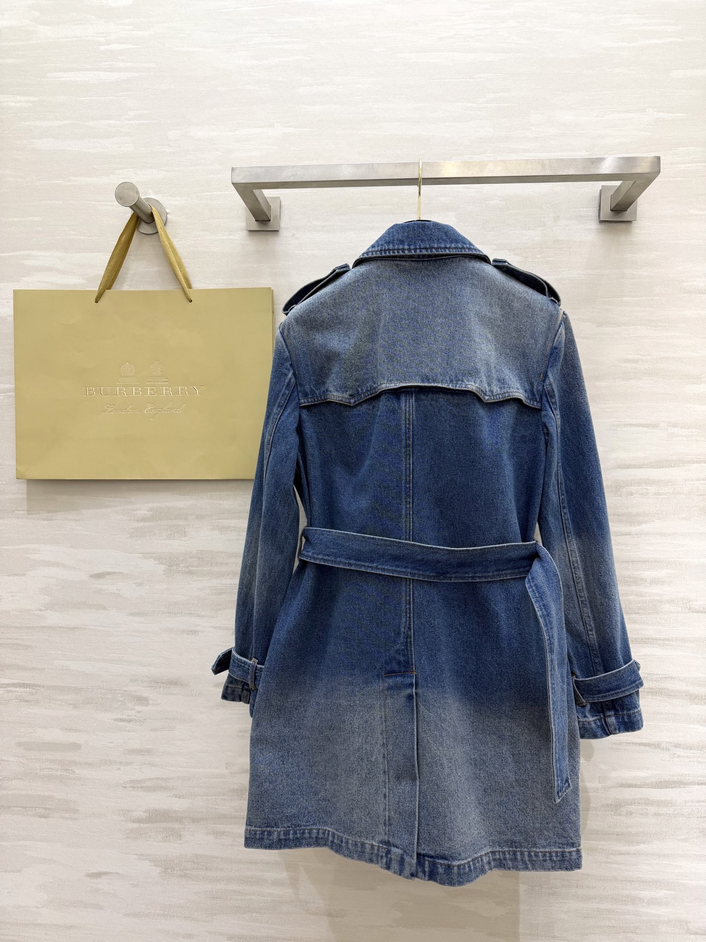 #Burberr♡²⁶英伦风牛仔风衣外套 把Burberr♡的经典感穿在牛仔里 水洗蓝调自带复古滤镜 双