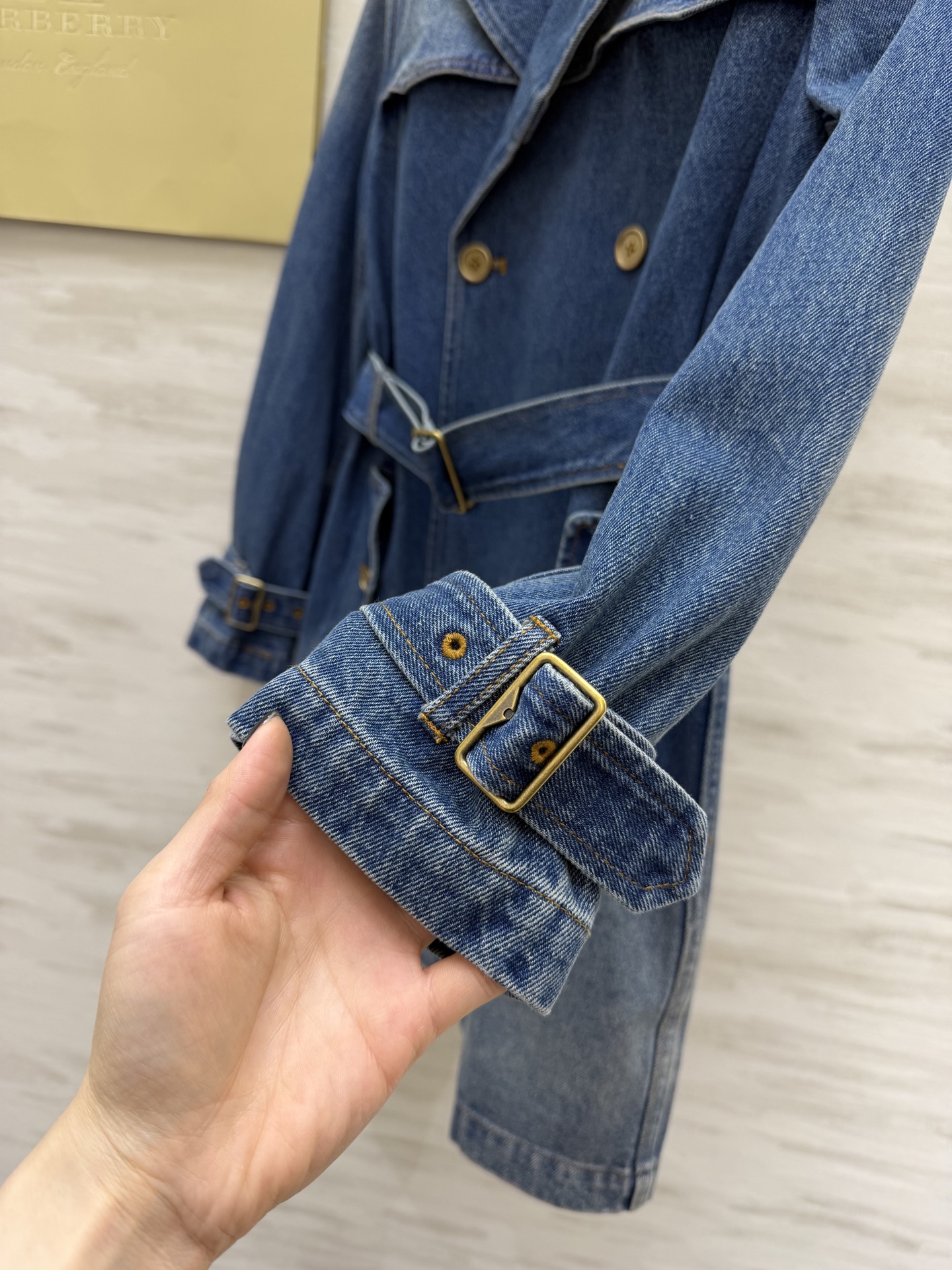 #Burberr♡²⁶英伦风牛仔风衣外套 把Burberr♡的经典感穿在牛仔里 水洗蓝调自带复古滤镜 双