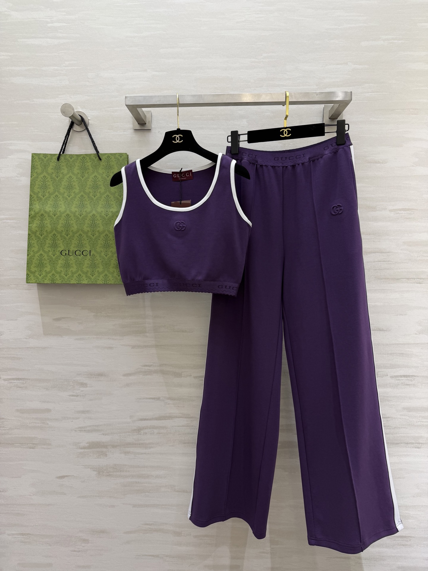 #Gucc♡²⁶高奢休闲三件套 把Gucc♡的复古时髦穿在身上 三件套组合：背心+拉链外套+阔腿裤 白边