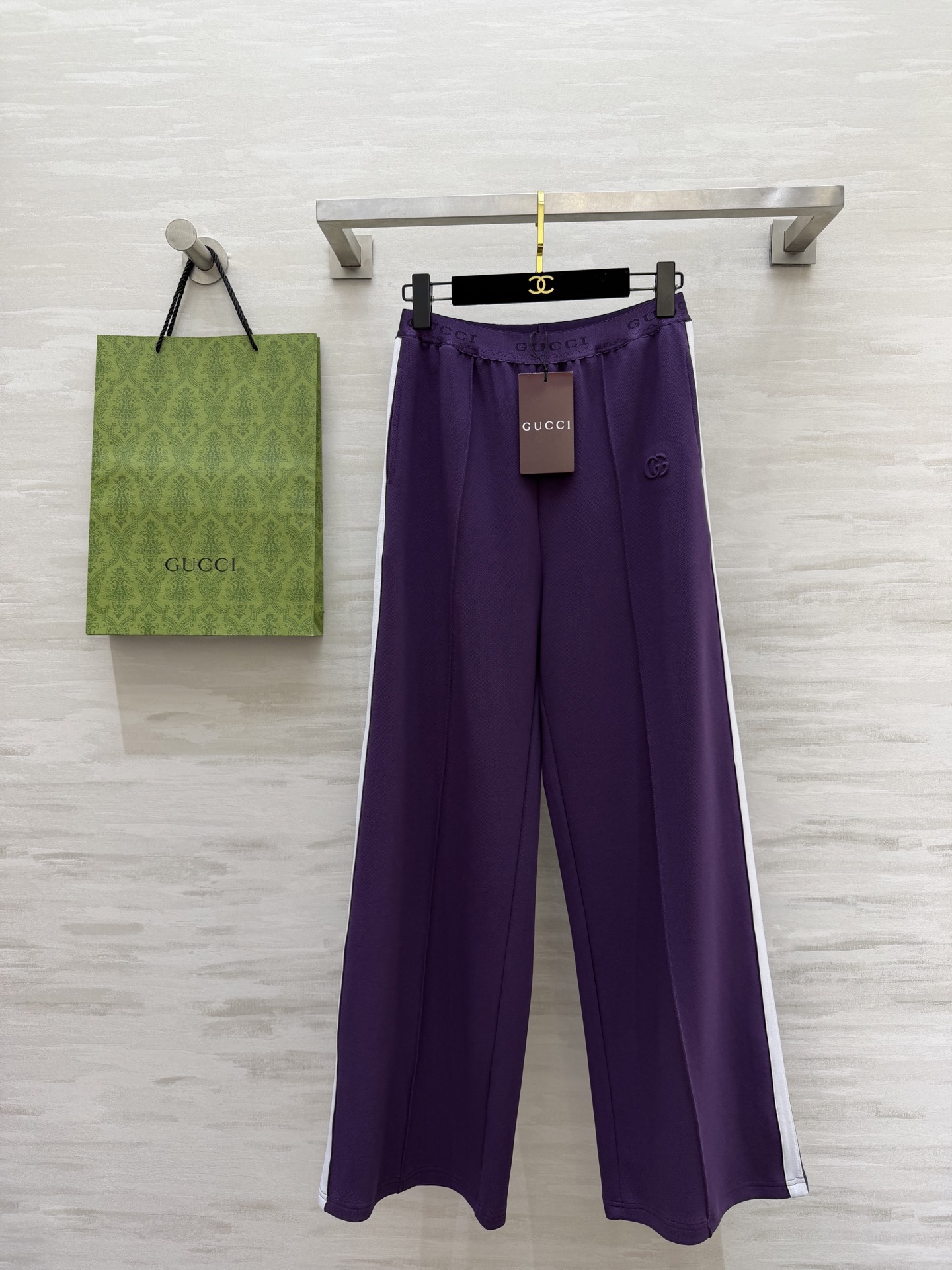 #Gucc♡²⁶高奢休闲三件套 把Gucc♡的复古时髦穿在身上 三件套组合：背心+拉链外套+阔腿裤 白边