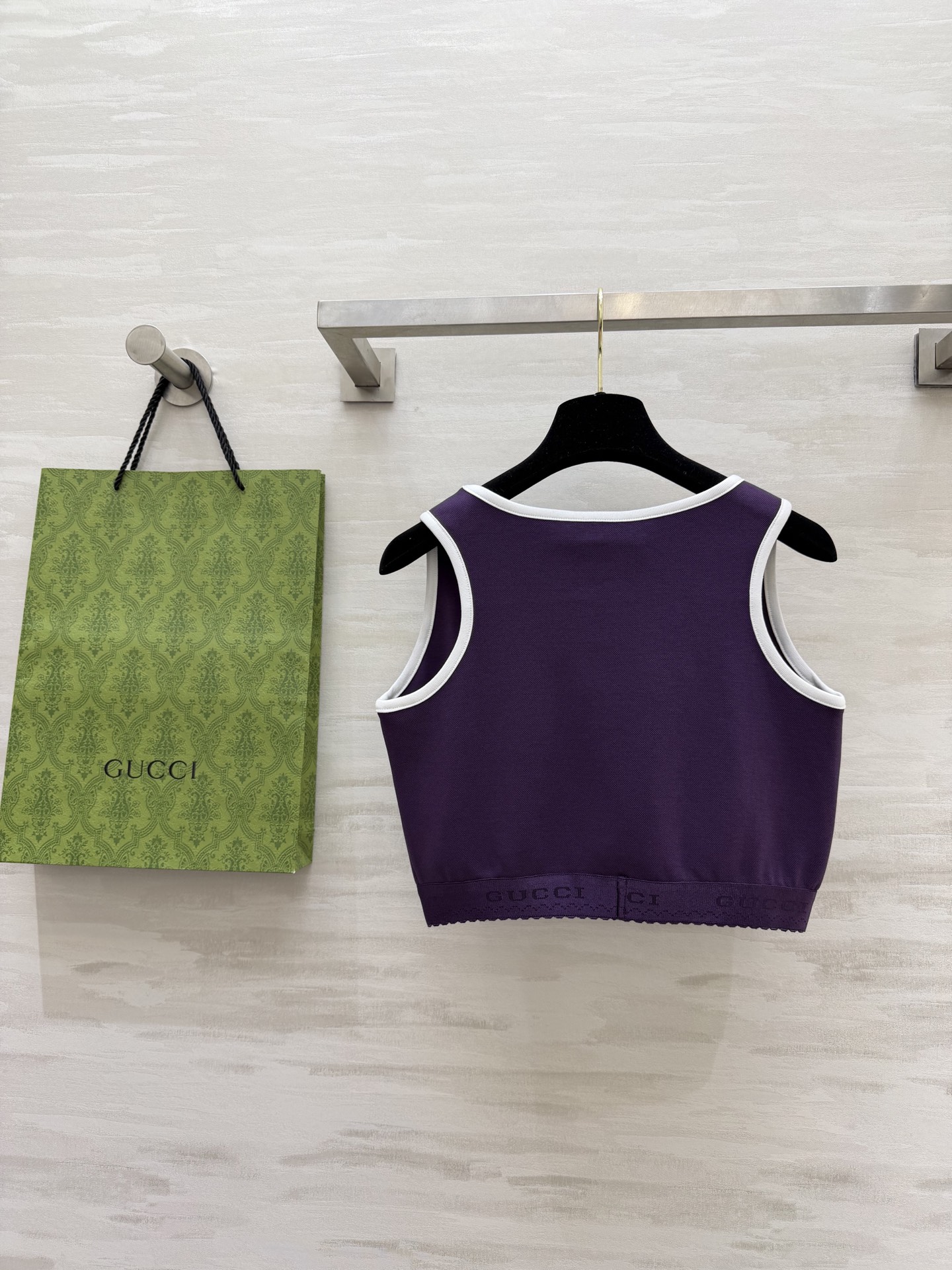 #Gucc♡²⁶高奢休闲三件套 把Gucc♡的复古时髦穿在身上 三件套组合：背心+拉链外套+阔腿裤 白边