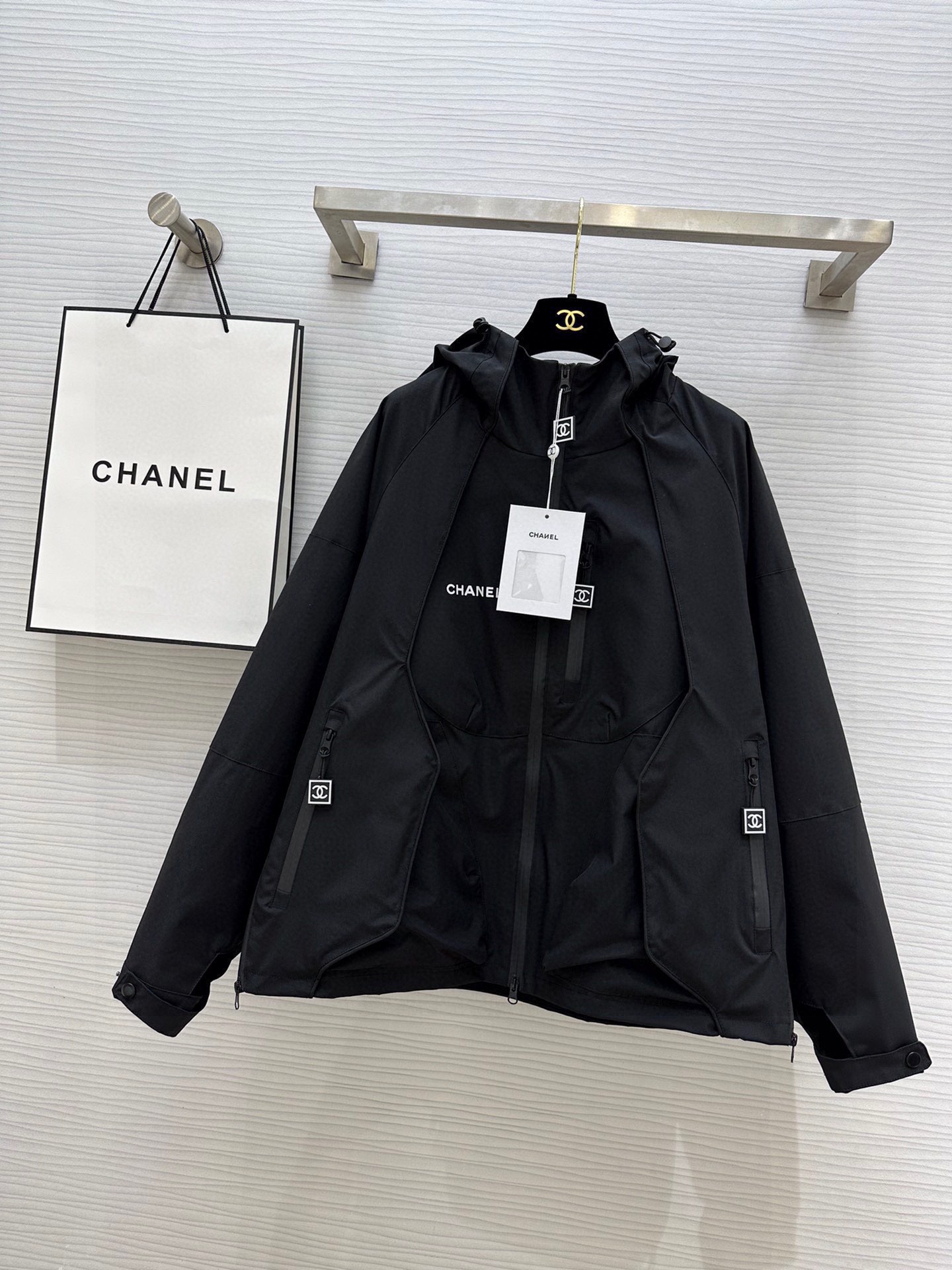 NO:796502,# Medieval series hooded jacket, the logo on the back is super fashionable, super good-looking, the same style for men and women!  High-quality customization, ready for sale sizeS/M/L (M size bust 122, length 70), jackets & coats, hats,19860909# 中古系列连帽冲锋衣外套 后背logo超级时髦 超级好看 男女同款哦！ 高品质定制 现货发售sizeS/M/L（M码胸围122,衣长70）,,jackets & coats,hats,,Women's clothing