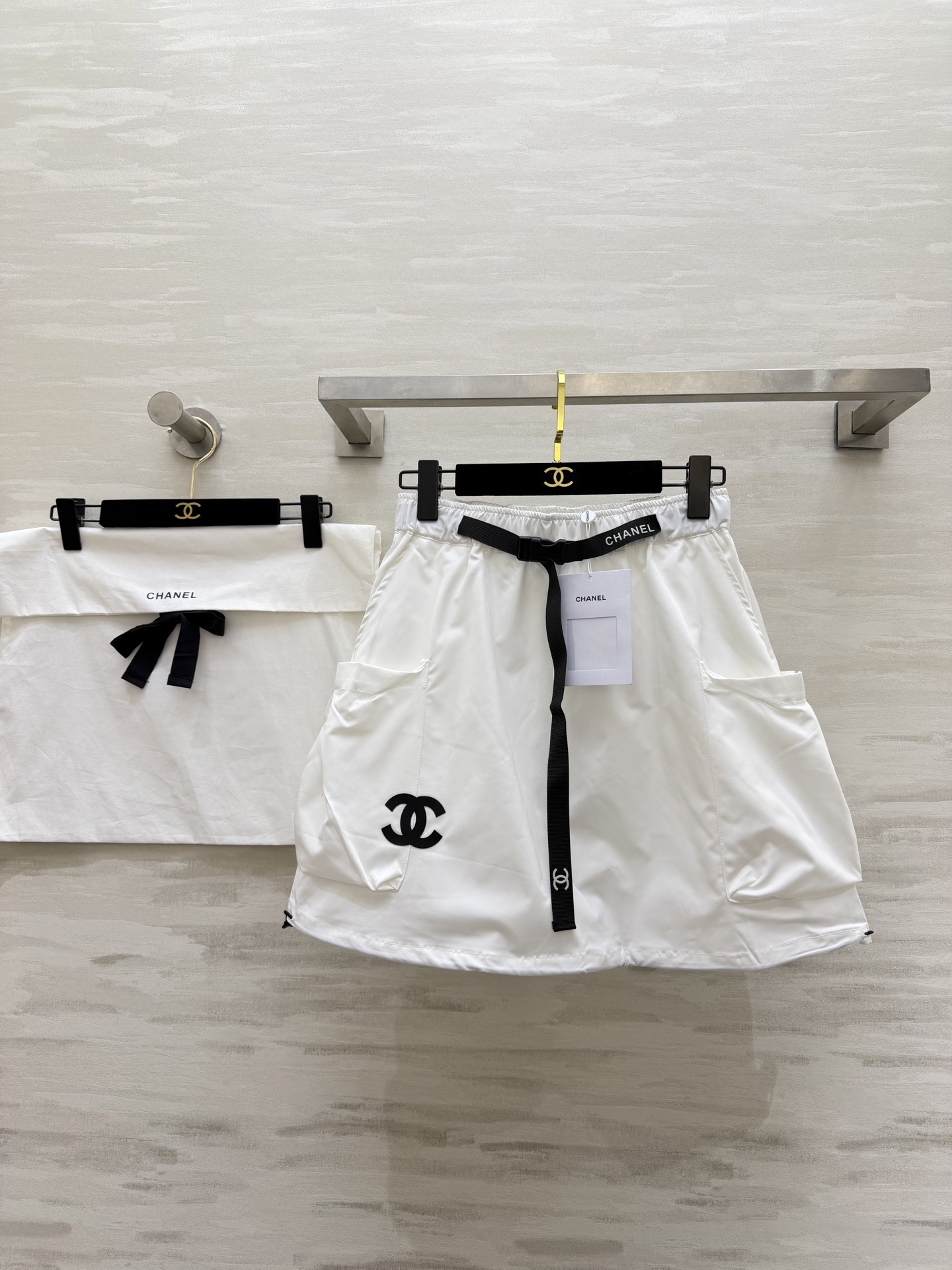 NO:796493,#Chane Second-hand Series Double-pocket mini-skirt. The hem of the skirt can be drawn with a drawstring. Elastic waist to make you slim. High-quality. Available in stock for the first time. Size 36/38/40,,chanel,skirts,19860909#Chane中古系列 双口袋小半裙 裙身下摆可抽绳设计 弹力收腰显瘦 高品质 现货首发size36/38/40,,chanel,skirts,,Women's clothing