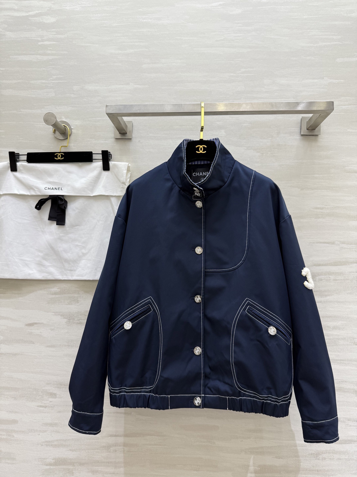 NO:796463,#Chane new second-hand series denim jackets, high quality customization, available in stock, size 36/38/40 (shoulder width 55, chest 118, length 62),,chanel,jackets & coats,jackets & coats,19860909#Chane新款 中古系列 牛仔夹克外套 高品质定制 现货首发size36/38/40（38码肩宽55,胸围118,衣长62）,,chanel,jackets & coats,jackets & coats,,Women's clothing