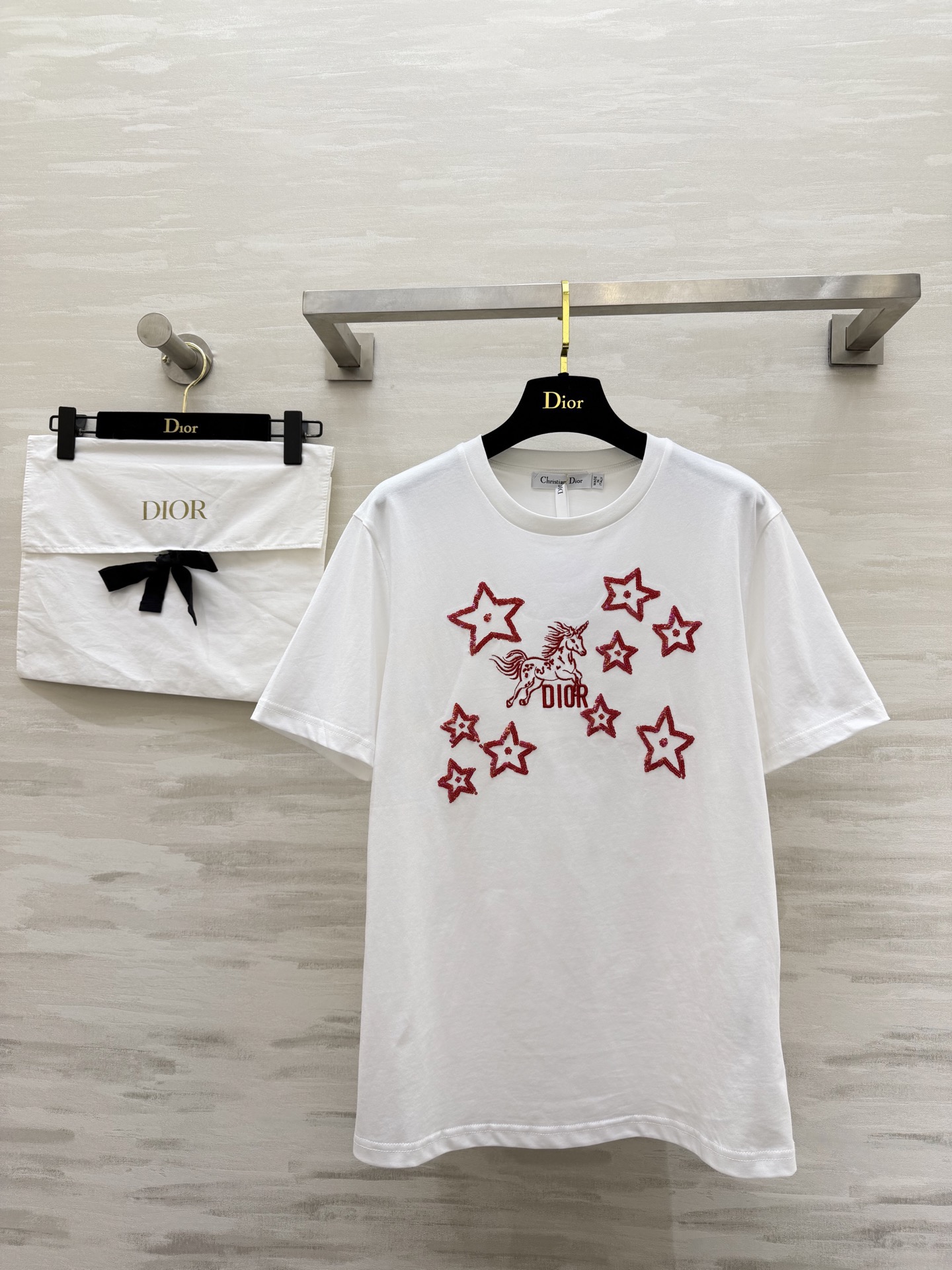 NO:796404,#DIO Spring and Summer New Style Unicorn Embroidery Heavy Industry Star Sequins Beading Short-sleeved T-shirt High-quality customization available in stock first size S/M/L (S size shoulder width 43, bust 96, length 68), dior, T-shirt, tees, t-shirt,19860909#DIO春夏新款 独角兽刺绣重工星星珠片钉珠短袖T恤 高品质定制 现货首发sizeS/M/L（s码肩宽43,胸围96,衣长68）,,dior,T-shirt,tees，t-shirt,,Women's clothing