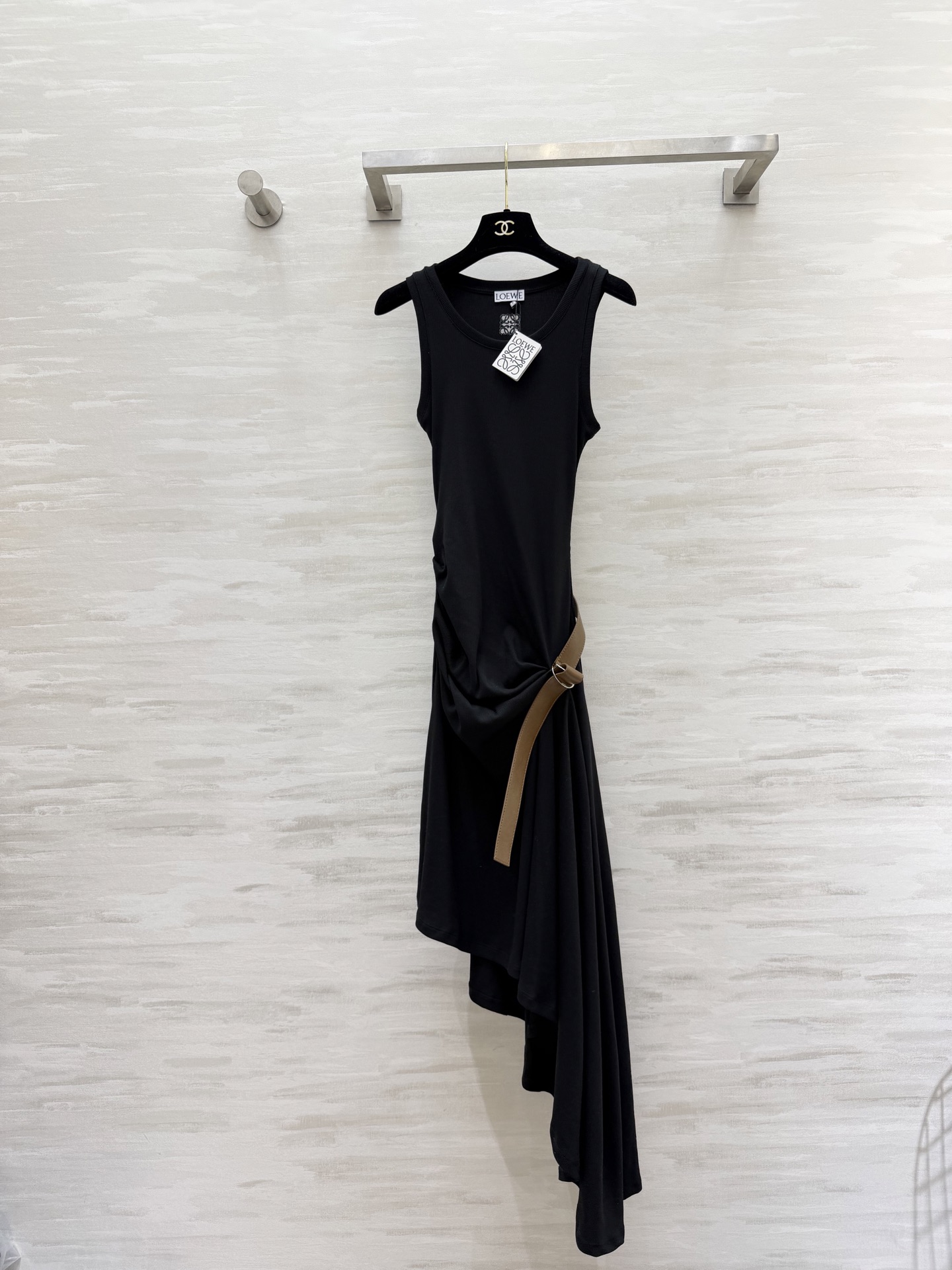 NO:796387,#Loew pitted sundress comes with its own belt to look slimmer and become a god!  Relaxing outfit with gray/black ceiling to seal the deal!  Super easy to wear and not picky!  High-quality customization, available in stock first size S/M/L (S size bust 78, skirt length 96-139),,loewe,skirts,19860909#Loew坑条背心裙 自带腰带 显瘦封神！松弛感穿搭天花板灰/黑两色封神！超级好穿不挑人！高品质定制 现货首发sizeS/M/L（s码胸围78,裙长96-139）,,loewe,skirts,,Women's clothing