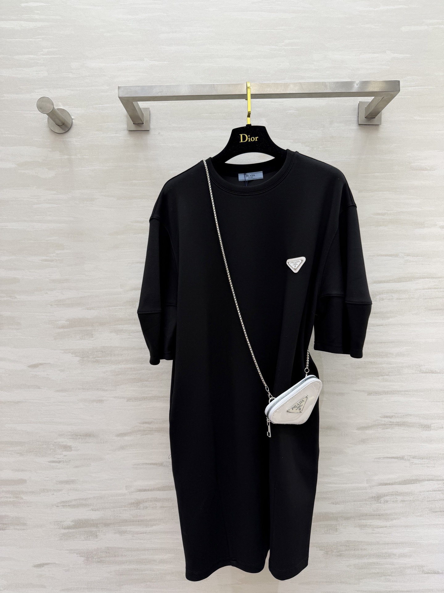 NO:778750,Hot style #Prad spring and summer new style Prada triangle logo casual dress is simple but not simple style. It is paired with a small letter triangle bag. It is high-end and exquisite. It looks so good in a casual skirt that looks ordinary. It is loose and friendly to all body types!  I really love this casual style!  High-quality customization available in stock sizes S/M/L (S size shoulder width 49, bust 110, length 85), Prada-clothing, prada, prada, skirts,19860909爆款 #Prad春夏新款 普拉达三角标休闲连衣裙简约又不简单风 搭配字母三角小包包 高级又精致 一条看着普通的休闲裙穿着太好看了 宽宽松松对各种身材都很友好！这种随意风真的很爱！高品质定制 现货来sizeS/M/L（S码肩宽49,胸围110,衣长85）,普拉达-服装,prada,prada,skirts,,Women's clothing