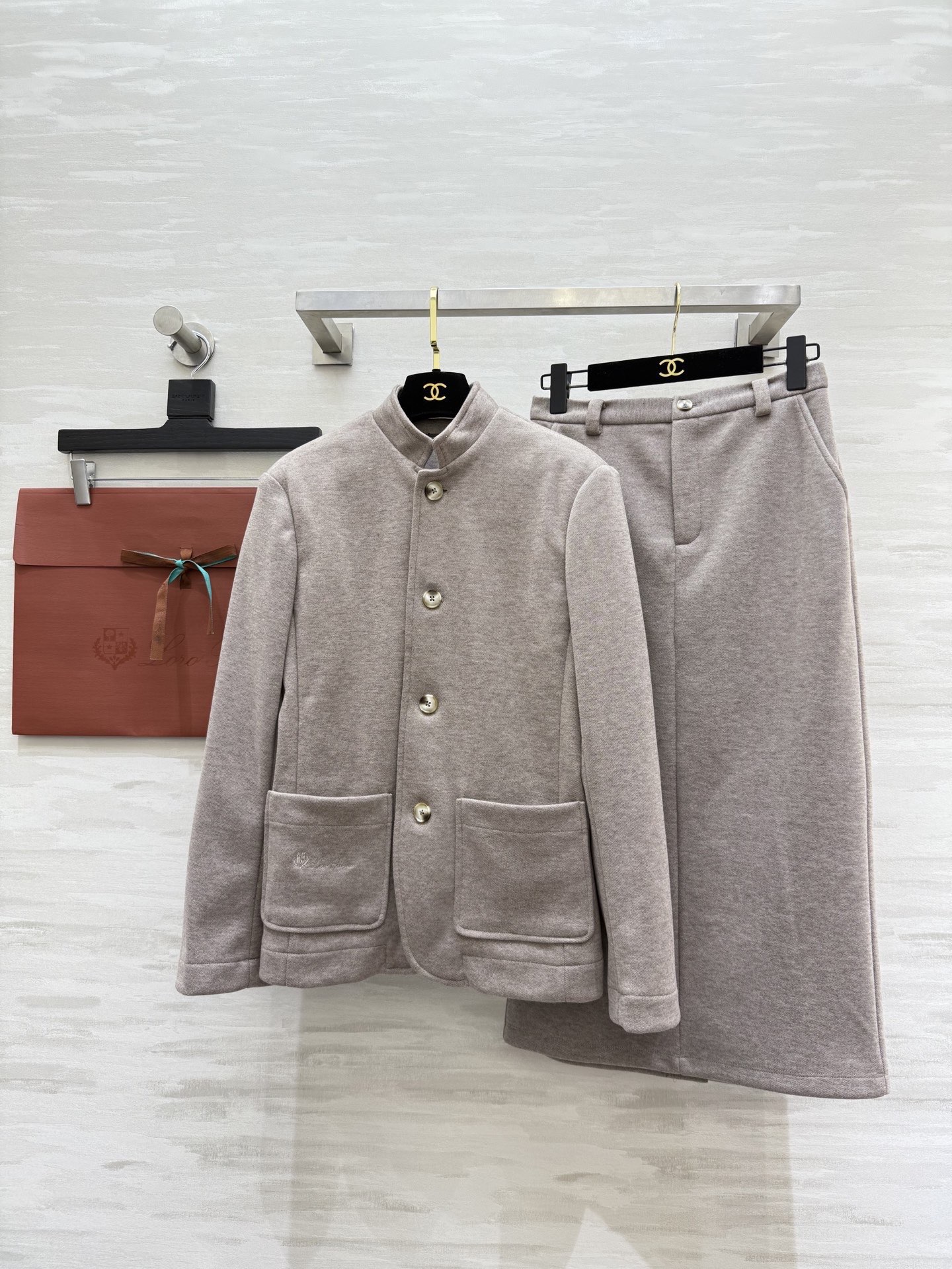 NO:781928,Low-key luxury and top-notch | Loro Pian old-money style perfectly collides Italian refinement with oriental classics, high-quality customization and sold separately!  sizeS/M/L (S size coat shoulder width 42, bust 92, dress length 64, skirt waist 66, hip 84, skirt length 79) coat, skirt 270, women's clothing, loro piana, skirts, jackets & coats,19860909低调奢华顶流| Loro Pian老钱风 将意式精致与东方古典完美碰撞,高品质定制 分开发售！sizeS/M/L（s码外套肩宽42,胸围92,衣长64,半裙腰围66,臀围84,裙长79）外套,半裙270,女装,loro piana,skirts,jackets & coats,,Women's clothing