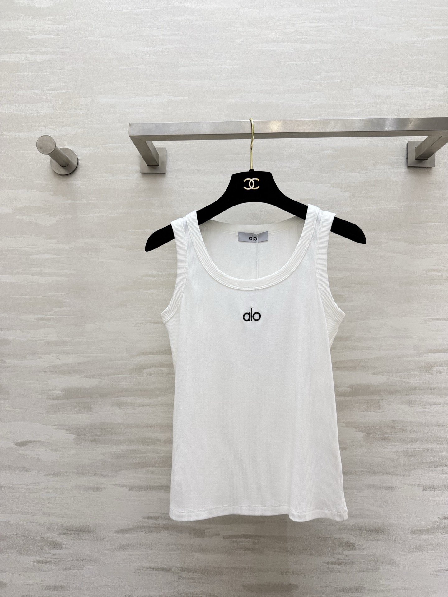 NO:781783,alo｜Classic pitted vest, white/grey/black, three colors available. Two-way wear for daily sports, a must-have for hot girls. High elasticity and slimming, versatile and easy to match. Unlock N types of outfits in one piece, never go out of style. Wear American relaxed feeling in daily life. High-quality customization. Ready stock first size S/M/L (), women's clothing,19860909alo｜经典坑条背心 白/灰/黑 三色入 运动日常两穿,辣妹必备 高弹显瘦,百搭不挑人 一件解锁N种穿搭,永不过时 把美式松弛感,穿在日常里 高品质定制 现货首发sizeS/M/L（）,女装,,Women's clothing