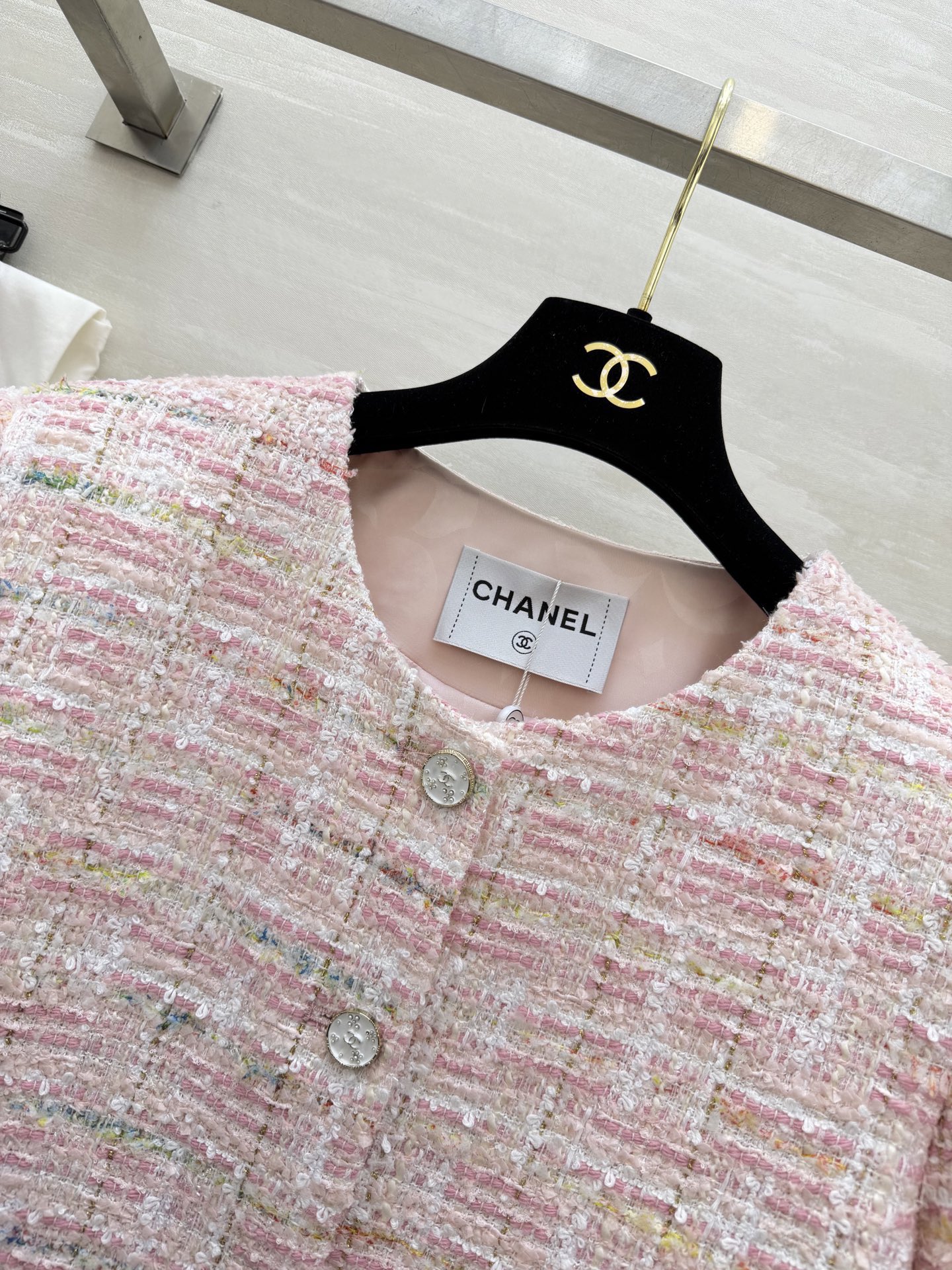 Женский пиджак из твида розового цвета Chanel