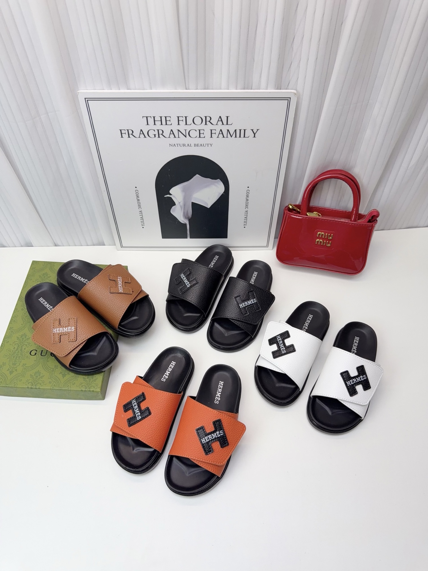 NO:717783,H family slippers, size 26-35, slippers, sandals, sandals, slippers,19860909H家拖鞋 码数26-35,拖鞋，凉鞋,sandals,slippers,,Children's