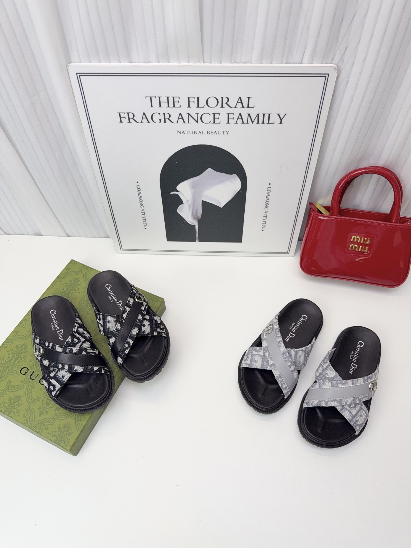 NO:717780,D family slippers, size 26-35, slippers, sandals, dior, sandals, slippers,19860909D家拖鞋 码数26-35,拖鞋，凉鞋,dior,sandals,slippers,,Children's