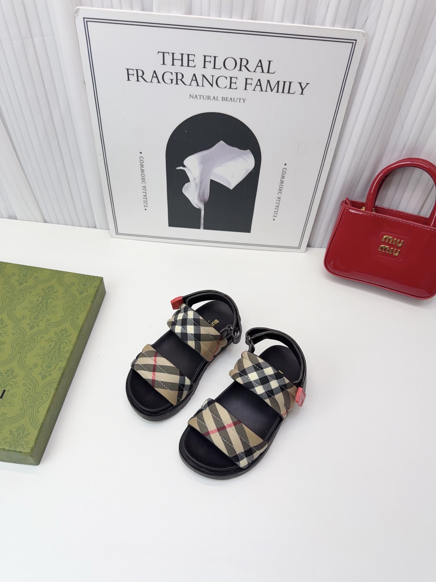 NO:717784,B's big children's sandals, size 26-35, slippers, sandals, sandals, slippers,19860909B家大童凉鞋 码数26-35,拖鞋，凉鞋,sandals,slippers,,Children's