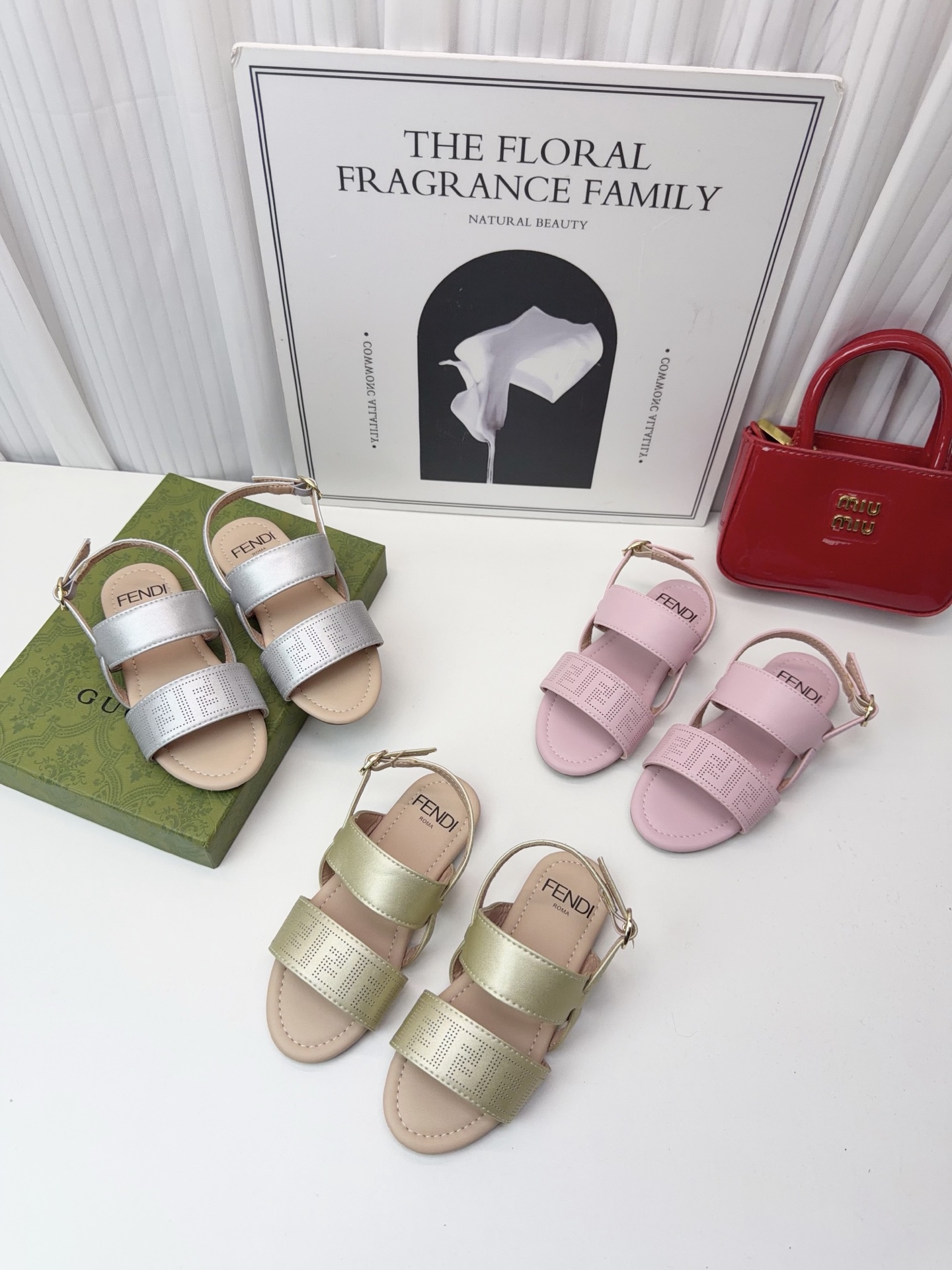 NO:717776,F family sandals, size 26-32, slippers, sandals, fendi, sandals, slippers,19860909F家凉鞋 码数26-32,拖鞋，凉鞋,fendi,sandals,slippers,,Children's