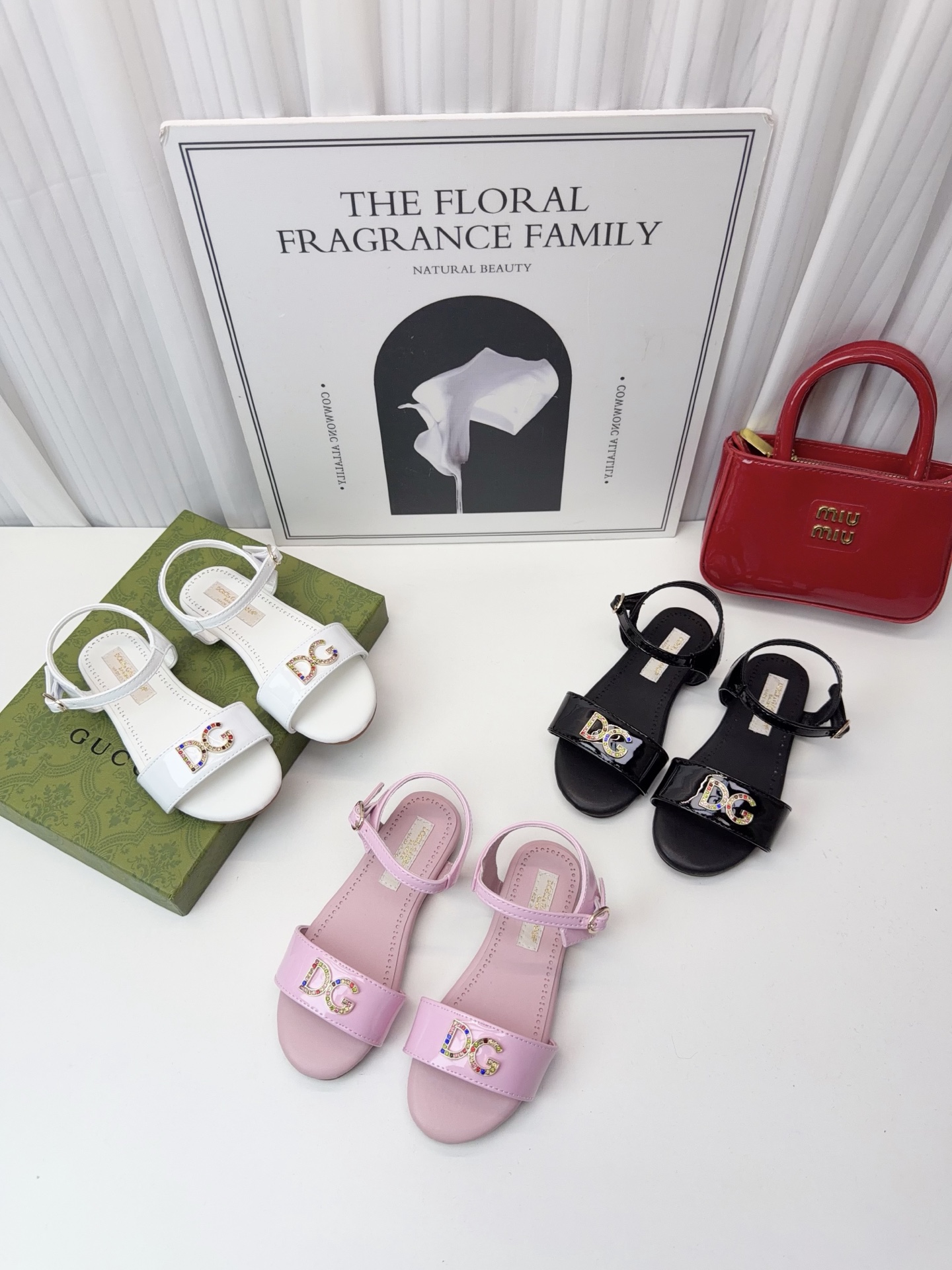 NO:717779,DG sandals, size 26-35, slippers, sandals, gucci, sandals, slippers,19860909DG家凉鞋 码数26-35,拖鞋，凉鞋,gucci,sandals,slippers,,Children's