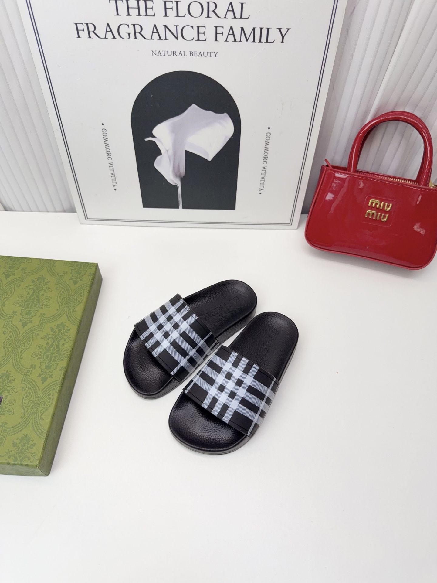 NO:850502,B's slippers, size 26-35, Burberry sandals, slippers, burberry, sandals, slippers,19860909B家拖鞋 码数26-35,巴宝莉凉鞋拖鞋，凉鞋,burberry,sandals,slippers,,Children's