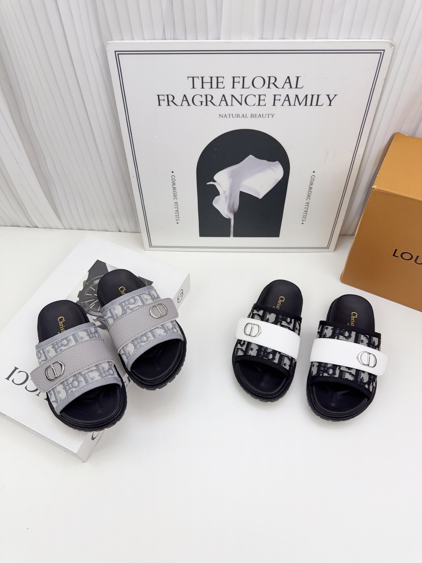NO:850483,D family slippers, size 26-35, Dior sandals, slippers, dior, dior, sandals, slippers,19860909D家拖鞋 码数26-35,迪奥凉鞋拖鞋，凉鞋,dior,dior,sandals,slippers,,Children's