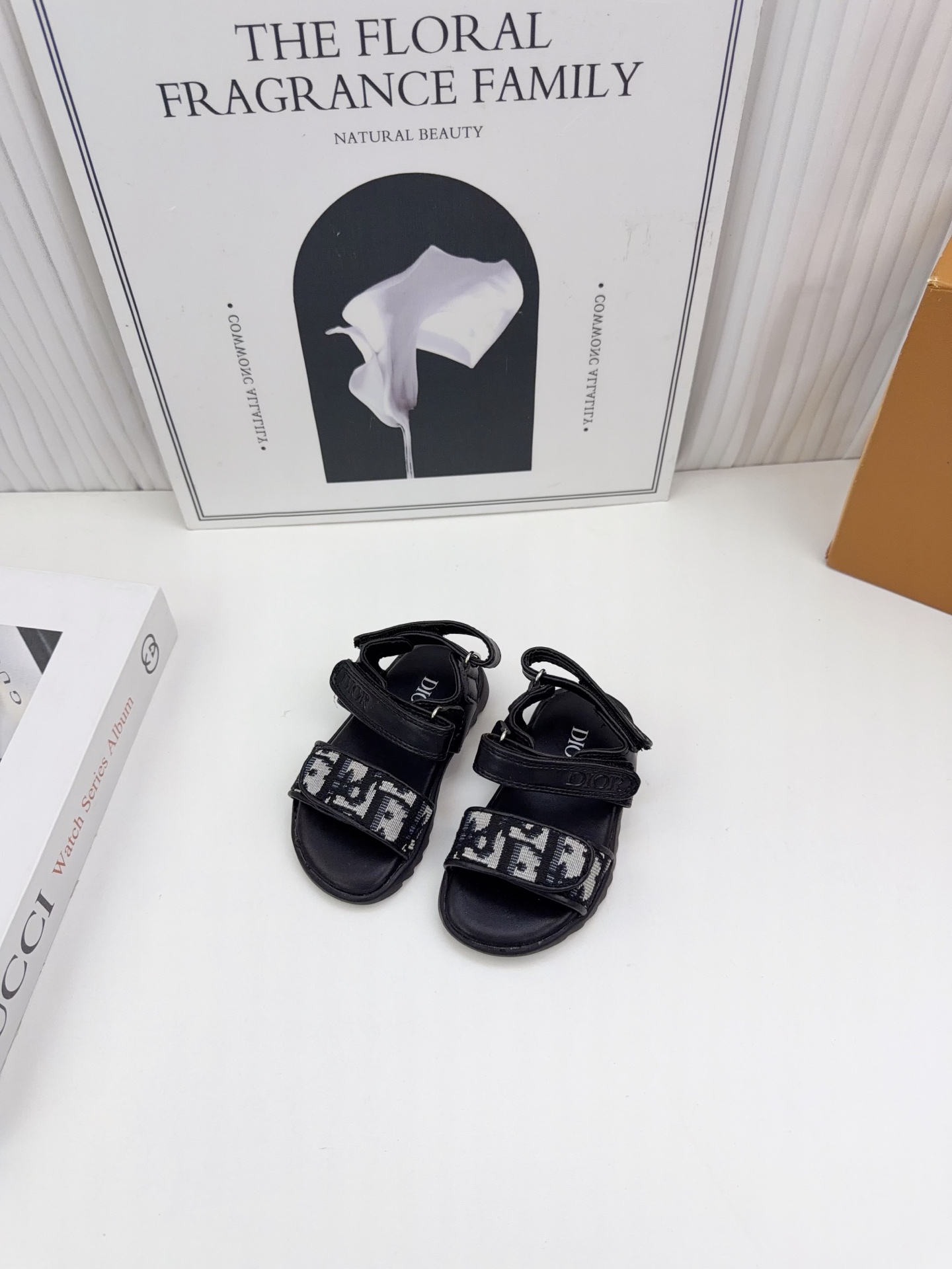 NO:850463,D family children's sandals, size 21-28/26-35, Dior sandals slippers, sandals, dior, dior, sandals, slippers,19860909D家大小童凉鞋 码数21-28/26-35,迪奥凉鞋拖鞋，凉鞋,dior,dior,sandals,slippers,,Children's
