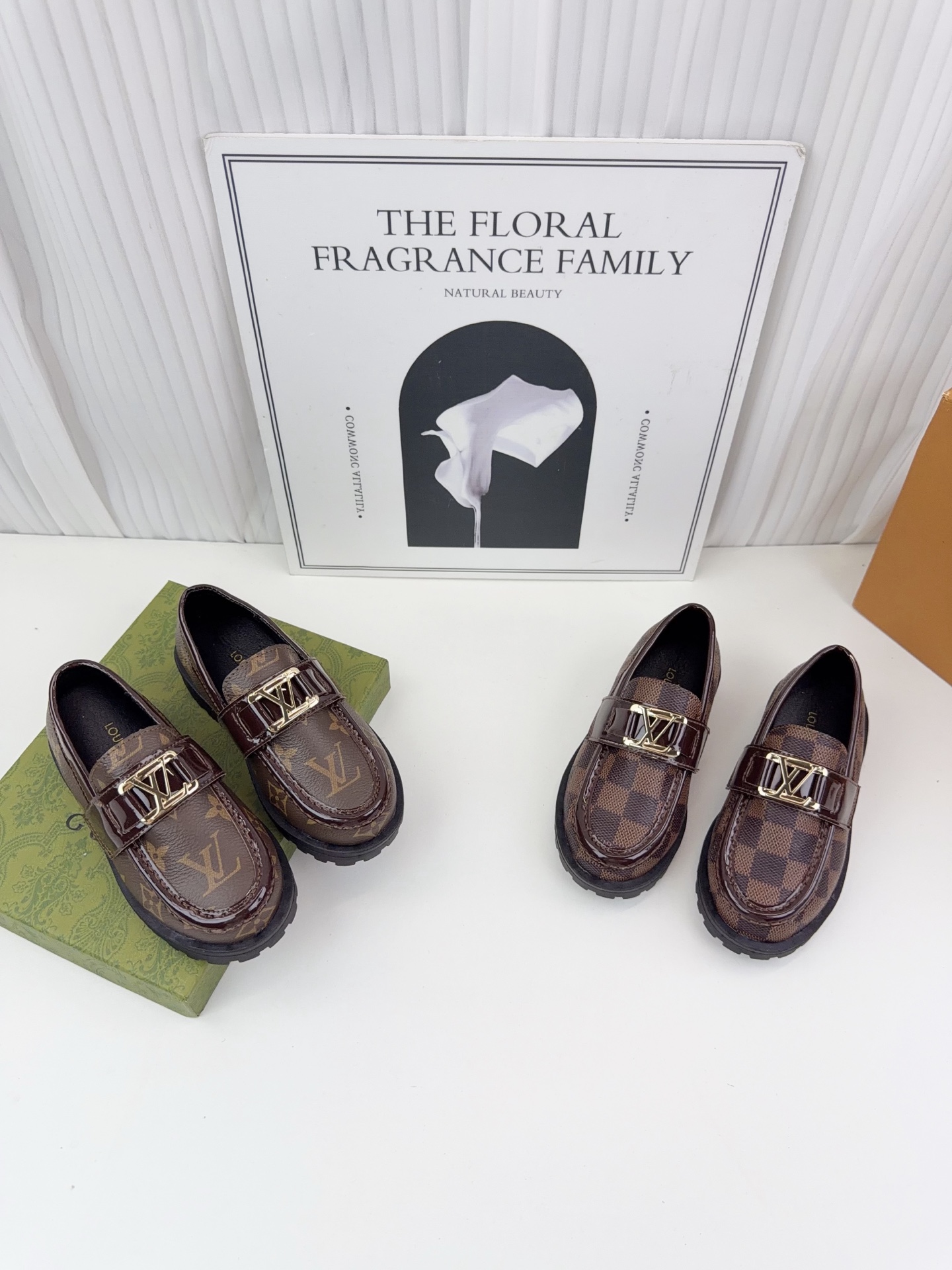 NO:850408,LV student shoes, sizes 26-35, LV, louis vuitton,19860909LV家学生鞋 码数26-35,LV,louis vuitton,,Children's