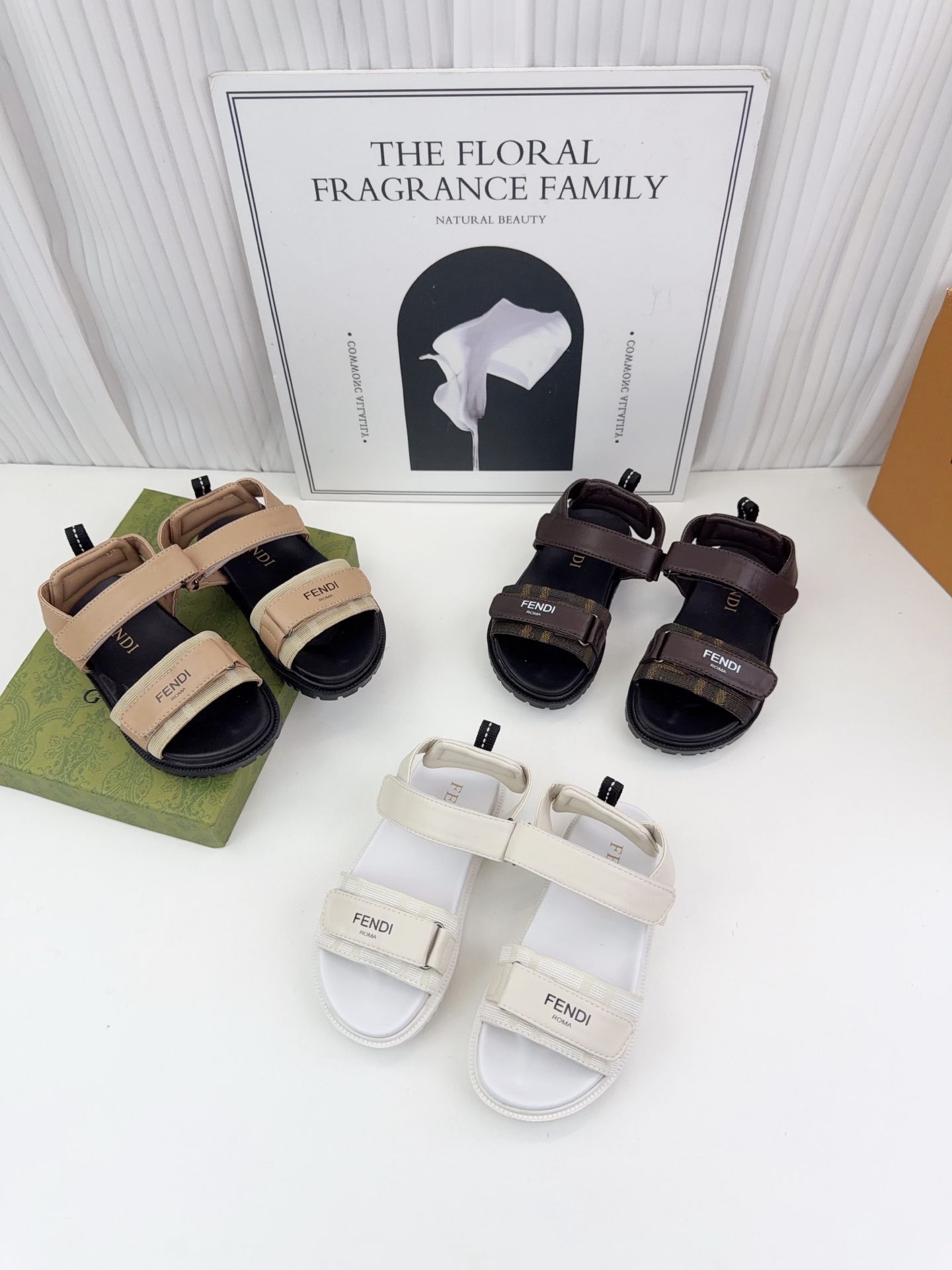 NO:850430,F family sports shoes, size 26-35, slippers, sandals, Fendi sandals, fendi, fendi, sandals, sneakers, slippers,19860909F家运动鞋 码数26-35,拖鞋，凉鞋芬迪凉拖,fendi,fendi,sandals,sneakers,slippers,,Children's