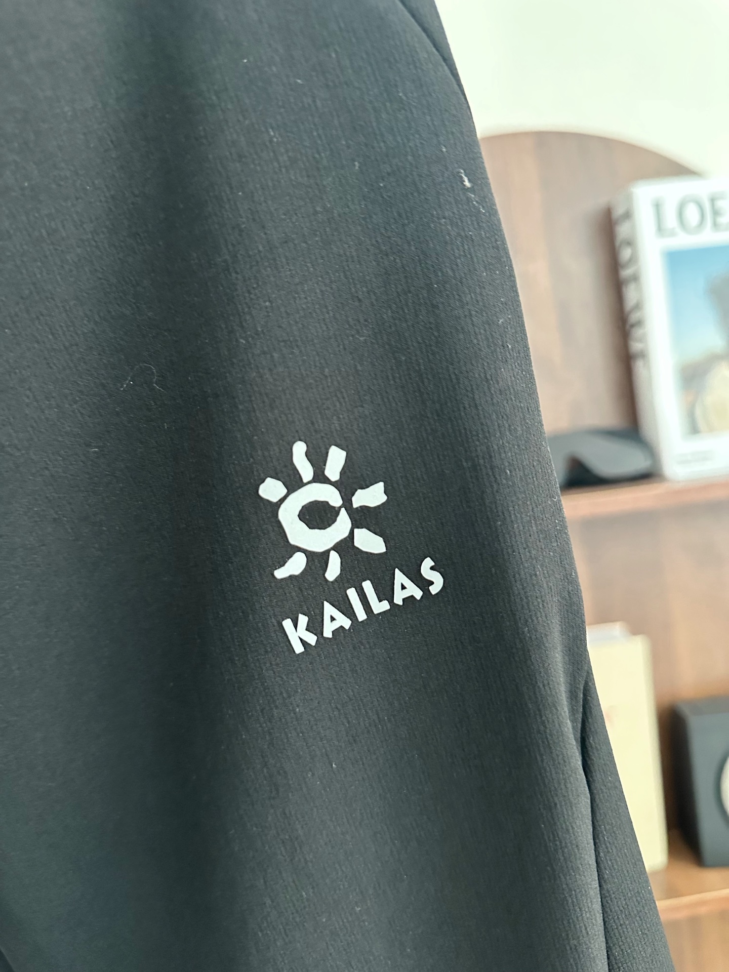  💰145
男士KAILAS凯乐石9a攀岩裤弹力轻量耐磨户外运动长裤速干裤男。基础百搭款，封神之作的男士长裤，每年最火长裤！户外顶级巨献 B1131原单冲锋裤！
最牛的性价比，献给爱户外生活的你！防风，防污，轻量级登山尼运动长裤，在运动过程中起到保存人体体温和隔热功能！







