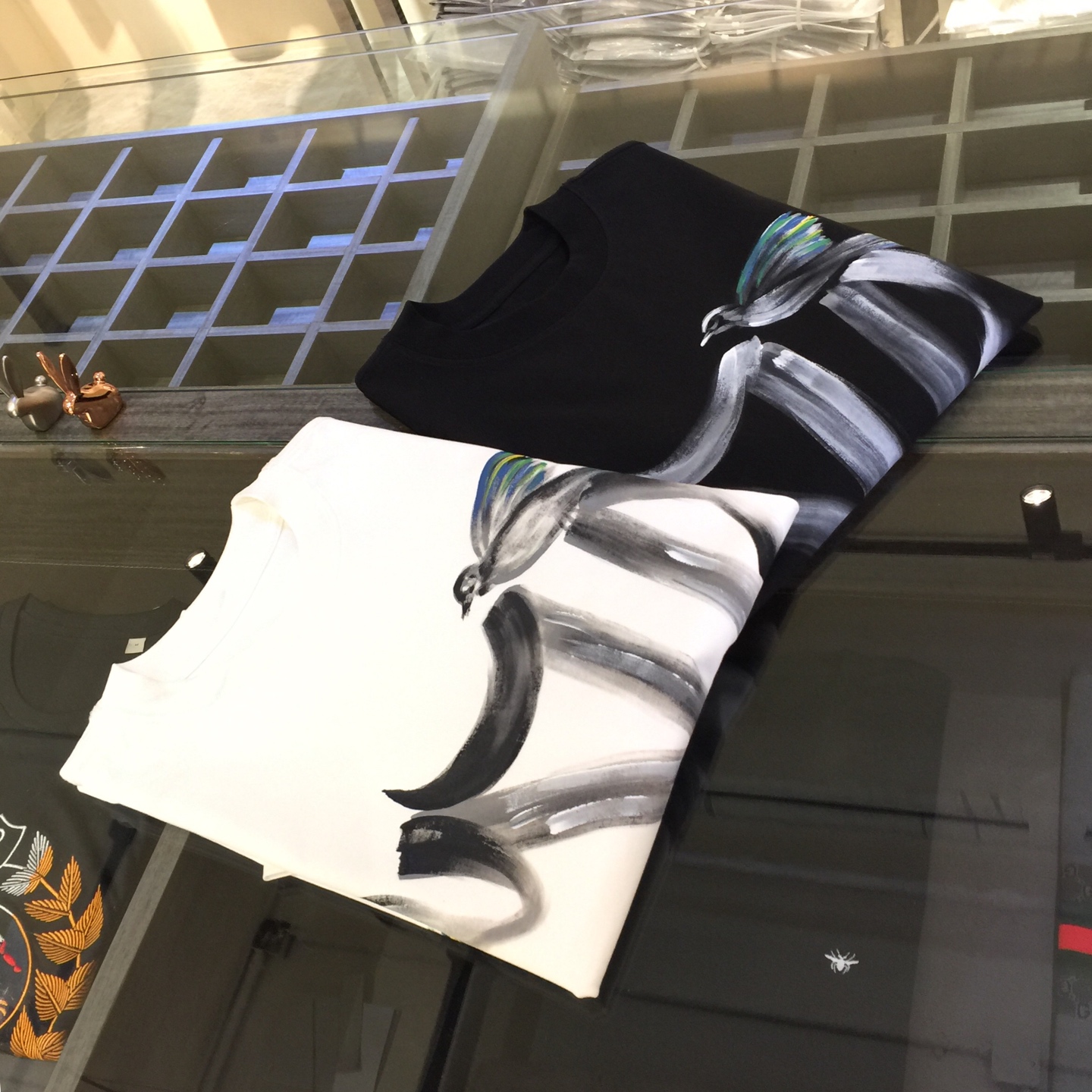 NO:116040,The Gospel of Fat Brother Donkey's Gospel Summer New Product, Snap All Versions in a flash!  Classic and fashionable versatile round neck short sleeves!  Customized Ketian Silk Cotton fabric, soft and delicate fabric, can be used to match various clothing anytime and anywhere to meet your daily life needs. The fabrics and factories we choose are all used by first-tier brands, so we recommend buying them!  Black/white!  Size S~XXXL (model/125 catties wear M), louis vuitton,louis vuitton,t-shirt,alexander wang19860909驴家胖哥哥福音夏季新品 秒杀一切版本！经典时尚百搭圆领短袖！订制克天丝棉面料 面料柔软细腻 随时随地都可以拿来搭配各种服饰 满足您日常生活需求.我们所选择的面料及工厂都是一线品牌所使用的,推荐入手！黑色/白色！尺码S～XXXL（模特/125斤穿M）,,louis vuitton,louis vuitton,T-shirt,alexander wang,Men's clothing