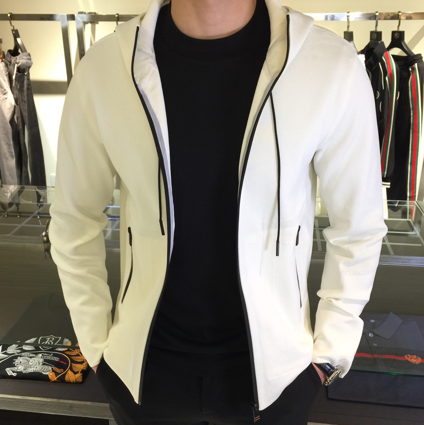 NO:116027,Zejia's new spring and summer products in 2025, easy to wear and use practical equipment!  Classic models come with innovation and improvement, and are not picky!  Tiansi Memory Sports Fabric, Comfortable, Anti-wrinkle and Skinny!  Simple but not simple types, excellent tailoring, special shapes, exquisite materials, exquisite all-inclusive details, etc., are all very well-known!  Perfect quality!  Black/white!  Size M~XXXL (model 175/125 catties wear M), alexander wang19860909Ze家2025春夏新品 好穿好搭实用装备！经典款中带有创新和改良,不挑人！天丝记忆运动面料,舒适防皱有骨感！简约而不简单的类型,精良的剪裁,特殊的造型,精致的物料,精美的全包边细节..等等都非常的有说法！完美品相！黑色/白色！尺码M～XXXL（模特175/125斤穿M）,,alexander wang,Men's clothing