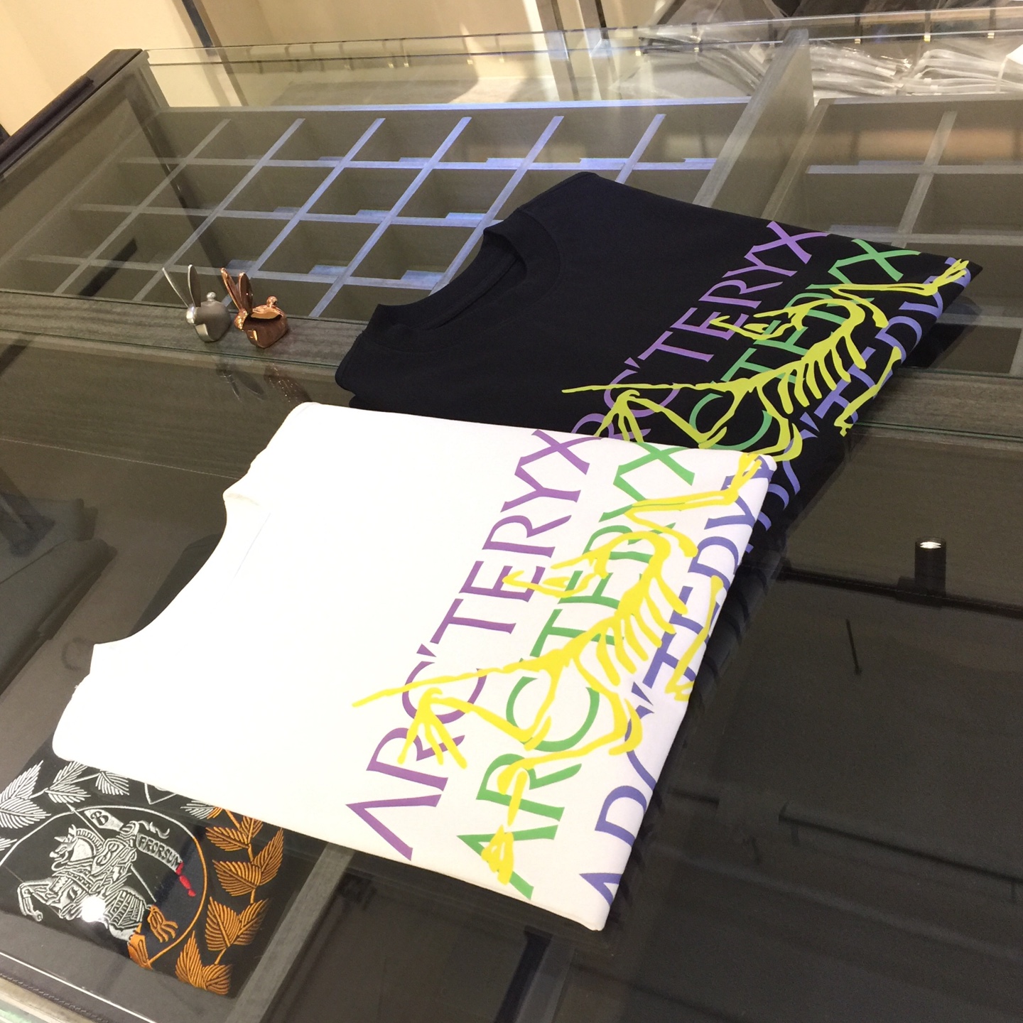 NO:116049,The new summer product of Fat Brother Gospel, kill all versions in seconds!  Classic and fashionable versatile round neck short sleeves!  Customized Ketian Silk Cotton fabric, soft and delicate fabric, can be used to match various clothing anytime and anywhere to meet your daily life needs. The fabrics and factories we choose are all used by first-tier brands, so we recommend buying them!  Black/white!  Size S~XXXL (model/125 catties wear M), T-shirt, alexander wang19860909始胖哥哥福音夏季新品 秒杀一切版本！经典时尚百搭圆领短袖！订制克天丝棉面料 面料柔软细腻 随时随地都可以拿来搭配各种服饰 满足您日常生活需求.我们所选择的面料及工厂都是一线品牌所使用的,推荐入手！黑色/白色！尺码S～XXXL（模特/125斤穿M）,,T-shirt,alexander wang,Men's clothing