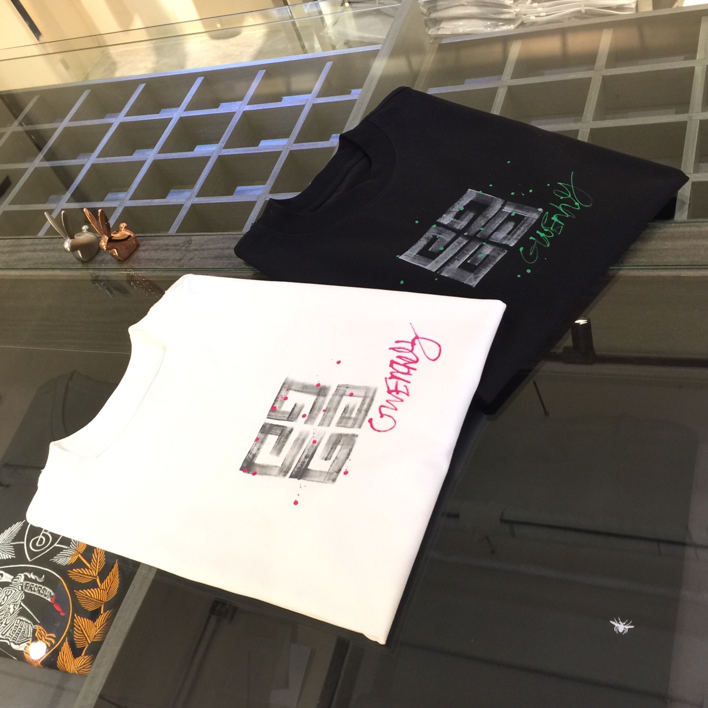 NO:117544,Giv Fat Brother Gospel Summer New Product, Snap All Versions in a flash!  Classic and fashionable versatile round neck short sleeves!  Customized Ketian Silk Cotton fabric, soft and delicate fabric, can be used to match various clothing anytime and anywhere to meet your daily life needs. The fabrics and factories we choose are all used by first-tier brands, so we recommend buying them!  Black/white!  Size S~XXXL (model/125 catties wear M), T-shirt, alexander wang19860909Giv家胖哥哥福音夏季新品 秒杀一切版本！经典时尚百搭圆领短袖！订制克天丝棉面料 面料柔软细腻 随时随地都可以拿来搭配各种服饰 满足您日常生活需求.我们所选择的面料及工厂都是一线品牌所使用的,推荐入手！黑色/白色！尺码S～XXXL（模特/125斤穿M）,,T-shirt,alexander wang,Men's clothing