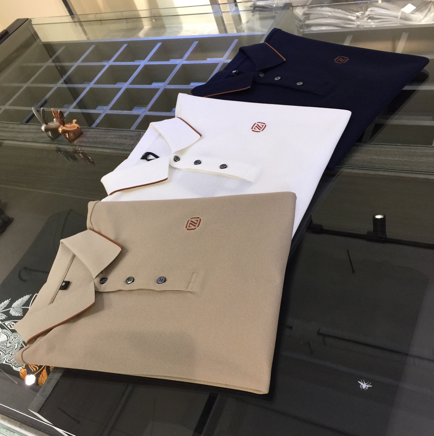 NO:117522,Ze Fat Brother Gospel Summer New Product, Snap All Versions in a flash!  Classic and fashionable versatile lapel short sleeves, customized mulberry silk silk silk cotton fabric, imported original starting yarn, soft and delicate fabric, basic base shirts are indispensable for men's wardrobe. They can be matched with various clothing anytime and anywhere to meet your daily life needs. The fabrics and factories we choose are all used by first-tier brands, so we recommend buying them!  Dark blue/white/khaki!  Size M~4XL (model/125 catties wear M), T-shirt, alexander wang19860909Ze家胖哥哥福音夏季新品 秒杀一切版本！经典时尚百搭翻领短袖 订制桑蚕丝丝光棉面料 进口原版起脚天丝纱线 面料柔软细腻 男人的衣柜都少不了基础打底衫 随时随地都可以拿来搭配各种服饰 满足您日常生活需求.我们所选择的面料及工厂都是一线品牌所使用的,推荐入手！深蓝色/白色/卡其色！尺码M～4XL（模特/125斤穿M）,,T-shirt,alexander wang,Men's clothing