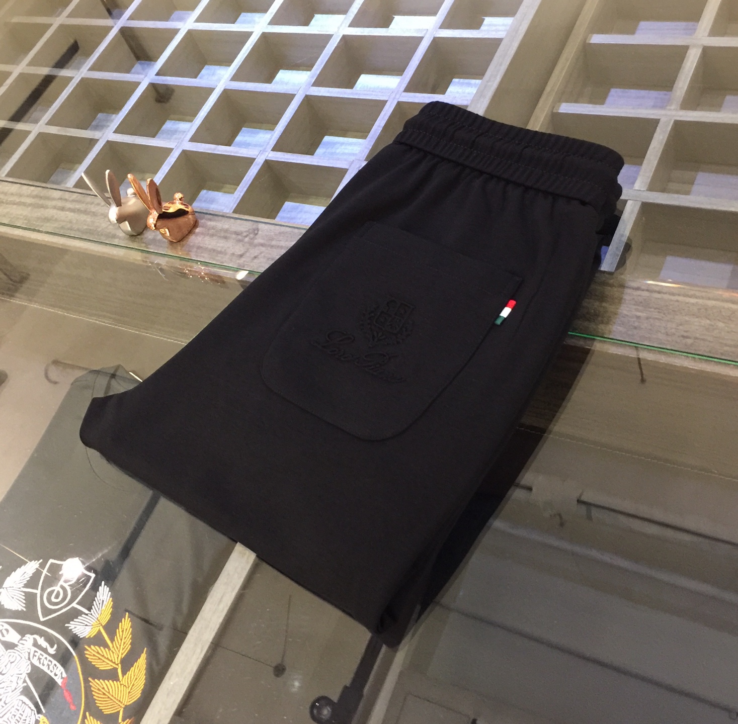 NO:119328,LP Home 2025 spring and summer new style. Production from OEM. Elastic waist casual pants. Custom imported top-grade fine cotton fabric blend. Good comfort. The upper body has no sense of restraint. High-end style, the upper body shows slender legs. It is definitely a rare good product. Size 29~3837. (Model/125 catties wear 30), loro piano, alexander wang19860909LP家2025春夏新款.代工厂出品.松紧腰休闲裤 定制进口顶级精棉面料混纺.舒适度佳.上身毫无束缚感.高版型、上身显腿修长.绝对是不可多得的好货.尺码29～3837.（模特/125斤穿30）,,loro piana,alexander wang,Men's clothing