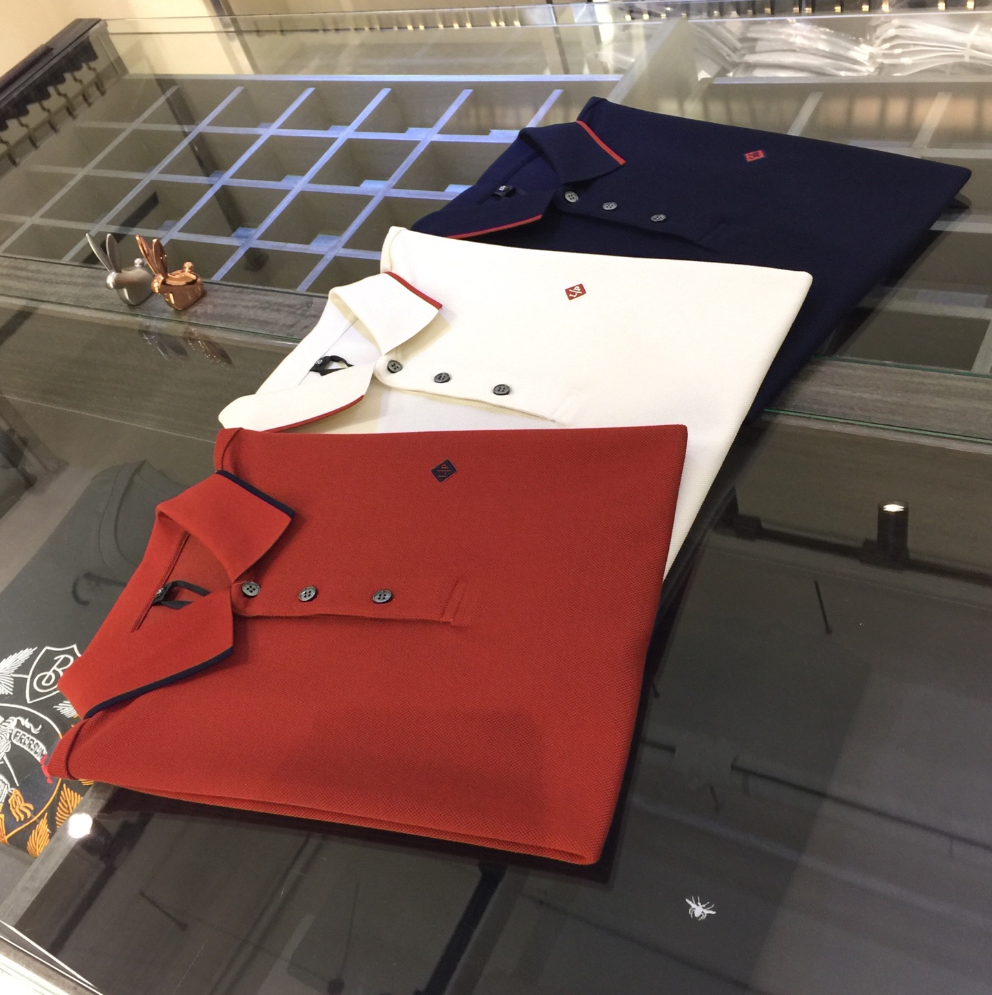 NO:119338,LP Fat Brother Gospel Summer New Product, Snap All Versions in a flash!  Classic and fashionable versatile lapel short sleeves, customized mulberry silk silk silk cotton fabric, imported original starting yarn, soft and delicate fabric, basic base shirts are indispensable for men's wardrobe. They can be matched with various clothing anytime and anywhere to meet your daily life needs. The fabrics and factories we choose are all used by first-tier brands, so we recommend buying them!  Dark blue/beige/brick red!  Size M~4XL (model/125 catties wear M), loro piana, T-shirt, alexander wang19860909LP家胖哥哥福音夏季新品 秒杀一切版本！经典时尚百搭翻领短袖 订制桑蚕丝丝光棉面料 进口原版起脚天丝纱线 面料柔软细腻 男人的衣柜都少不了基础打底衫 随时随地都可以拿来搭配各种服饰 满足您日常生活需求.我们所选择的面料及工厂都是一线品牌所使用的,推荐入手！深蓝色/米色/砖红色！尺码M～4XL（模特/125斤穿M）,,loro piana,T-shirt,alexander wang,Men's clothing