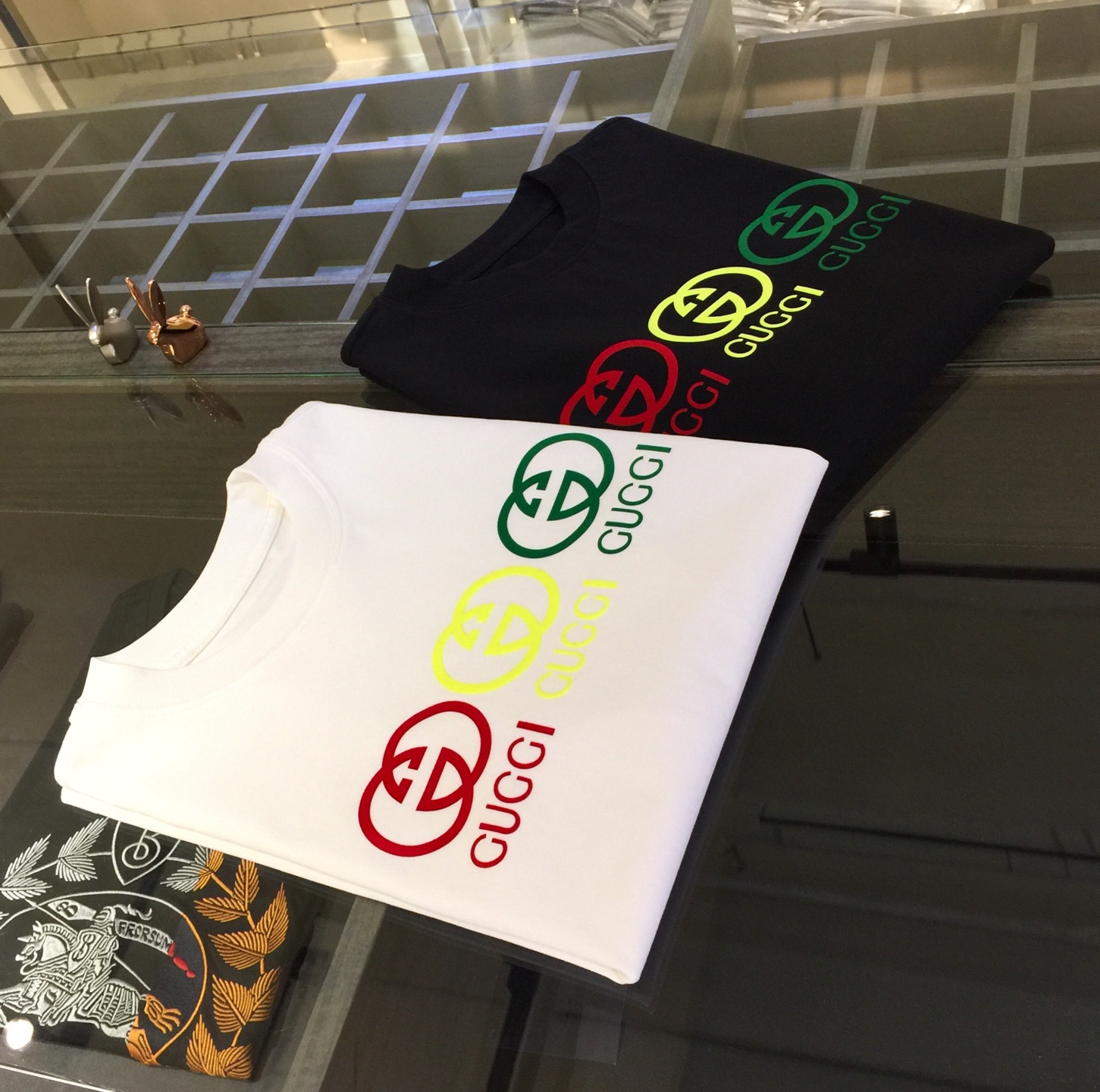 NO:119352,G family Fat Brother Gospel Summer New Product, Snatch All Versions in a flash!  Classic and fashionable versatile round neck short sleeves!  Customized Ketian Silk Cotton fabric, soft and delicate fabric, can be used to match various clothing anytime and anywhere to meet your daily life needs. The fabrics and factories we choose are all used by first-tier brands, so we recommend buying them!  Black/white!  Size S~XXXL (model/125 catties wear M), gucci, T-shirt, alexander wang19860909G家胖哥哥福音夏季新品 秒杀一切版本！经典时尚百搭圆领短袖！订制克天丝棉面料 面料柔软细腻 随时随地都可以拿来搭配各种服饰 满足您日常生活需求.我们所选择的面料及工厂都是一线品牌所使用的,推荐入手！黑色/白色！尺码S～XXXL（模特/125斤穿M）,,gucci,T-shirt,alexander wang,Men's clothing