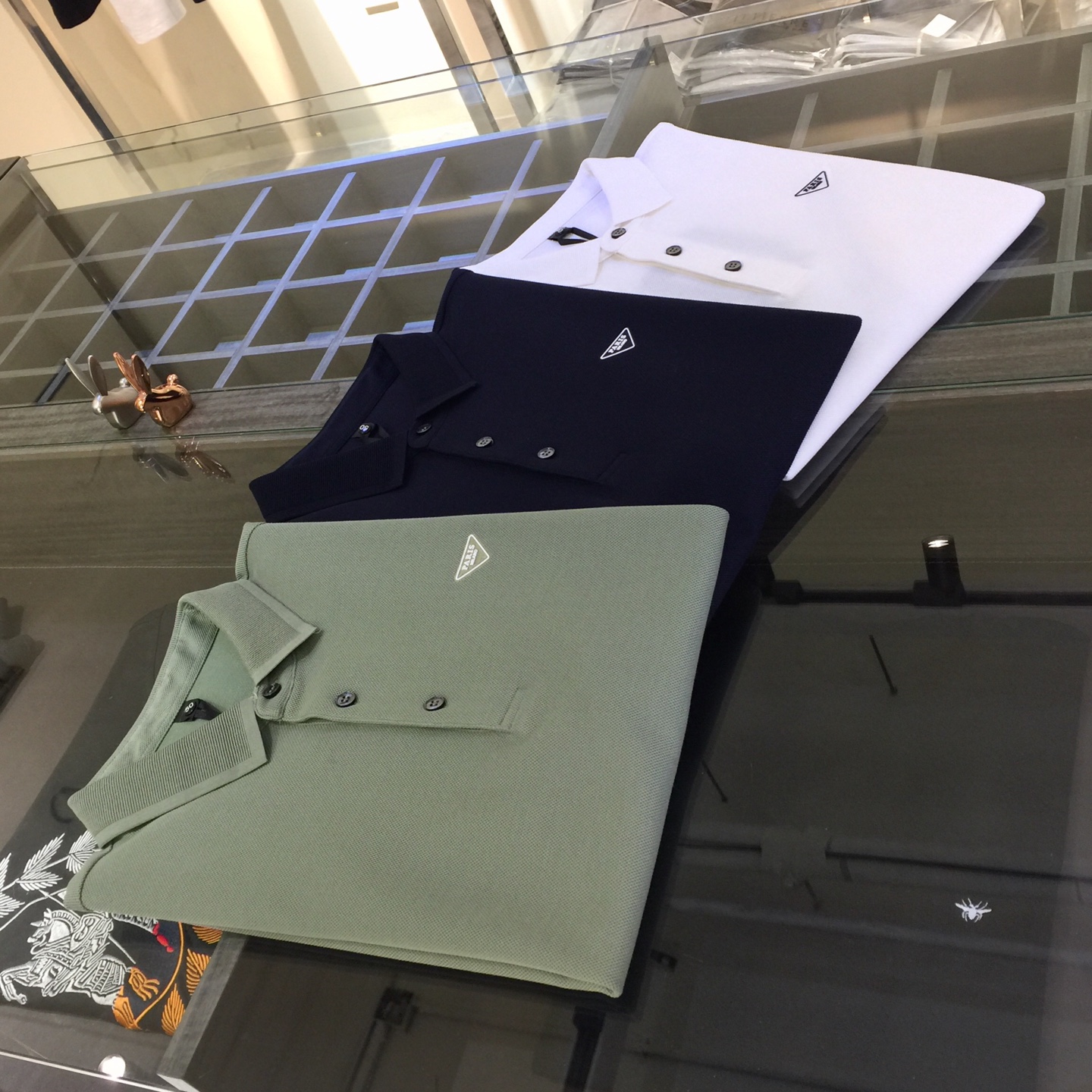 NO:119362,P Family Fat Brother Gospel Summer New Product, Snatch All Versions in a flash!  Classic and fashionable versatile lapel short sleeves, customized mulberry silk silk silk cotton fabric, imported original starting yarn, soft and delicate fabric, basic base shirts are indispensable for men's wardrobe. They can be matched with various clothing anytime and anywhere to meet your daily life needs. The fabrics and factories we choose are all used by first-tier brands, so we recommend buying them!  Dark blue/white/green!  Size M~4XL (model/125 catties wear M), T-shirt, alexander wang19860909P家胖哥哥福音夏季新品 秒杀一切版本！经典时尚百搭翻领短袖 订制桑蚕丝丝光棉面料 进口原版起脚天丝纱线 面料柔软细腻 男人的衣柜都少不了基础打底衫 随时随地都可以拿来搭配各种服饰 满足您日常生活需求.我们所选择的面料及工厂都是一线品牌所使用的,推荐入手！深蓝色/白色/绿色！尺码M～4XL（模特/125斤穿M）,,T-shirt,alexander wang,Men's clothing