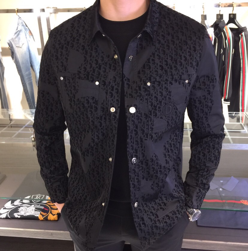 NO:119347,Dijia's latest jacket in early spring 2025!  The latest top original list, comfortable to wear, super texture, business casual jacket, a must-have for travel, long wear, overall design is fashionable and simple, brand pattern flocking design!  Symbolizes the highest quality of the brand, the original single brand is classic and eternal!  Accept any kind of test!  Size M~XXXL (model/125 catties wear M), dior, jackets & coats, jackets & coats, alexander wang19860909迪家2025早春最新外套！最新顶尖原单,穿着舒适 质感超强 商务休闲夹克,出行必备,穿着时间长,整体设计时尚而简洁,品牌图案植绒设计！象征了品牌至高的品质,原单大牌 经典永恒！接受任何形式的考验！尺码M～XXXL（模特/125斤穿M）,,dior,jackets & coats,jackets & coats,alexander wang,Men's clothing