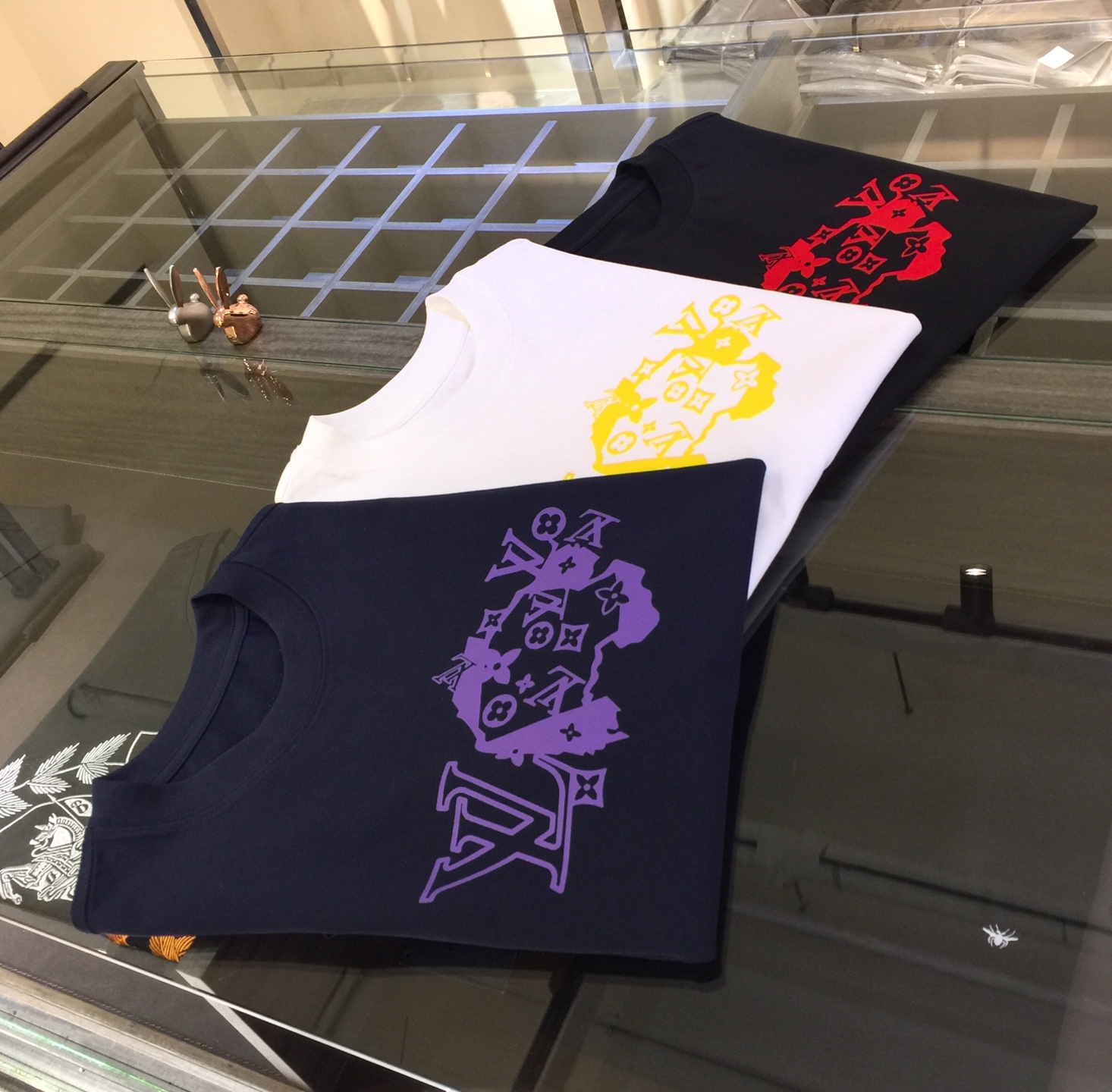 NO:119361,The Gospel of Fat Brother Donkey's Gospel Summer New Product, Snap All Versions in a flash!  Classic and fashionable versatile round neck short sleeves!  Customized Ketian Silk Cotton fabric, soft and delicate fabric, can be used to match various clothing anytime and anywhere to meet your daily life needs. The fabrics and factories we choose are all used by first-tier brands, so we recommend buying them!  Black/white/dark blue!  Size S~XXXL (model/125 catties wear M), louis vuitton,louis vuitton,t-shirt,alexander wang19860909驴家胖哥哥福音夏季新品 秒杀一切版本！经典时尚百搭圆领短袖！订制克天丝棉面料 面料柔软细腻 随时随地都可以拿来搭配各种服饰 满足您日常生活需求.我们所选择的面料及工厂都是一线品牌所使用的,推荐入手！黑色/白色/深蓝色！尺码S～XXXL（模特/125斤穿M）,,louis vuitton,louis vuitton,T-shirt,alexander wang,Men's clothing