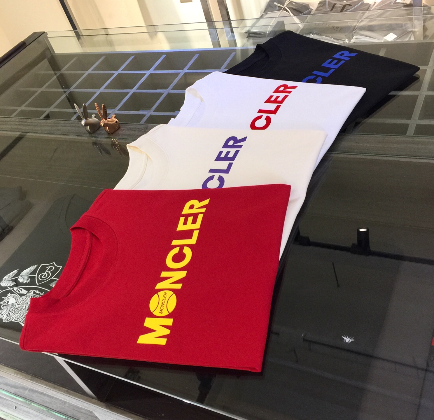 NO:119363,Mo's Fat Brother Gospel Summer New Product, Snap All Versions in a flash!  Classic and fashionable versatile round neck short sleeves!  Customized Ketian Silk Cotton fabric, soft and delicate fabric, can be used to match various clothing anytime and anywhere to meet your daily life needs. The fabrics and factories we choose are all used by first-tier brands, so we recommend buying them!  Black/white/beige/red!  Size S~XXXL (model/125 catties wear M), T-shirt, alexander wang19860909Mo家胖哥哥福音夏季新品 秒杀一切版本！经典时尚百搭圆领短袖！订制克天丝棉面料 面料柔软细腻 随时随地都可以拿来搭配各种服饰 满足您日常生活需求.我们所选择的面料及工厂都是一线品牌所使用的,推荐入手！黑色/白色/米色/红色！尺码S～XXXL（模特/125斤穿M）,,T-shirt,alexander wang,Men's clothing