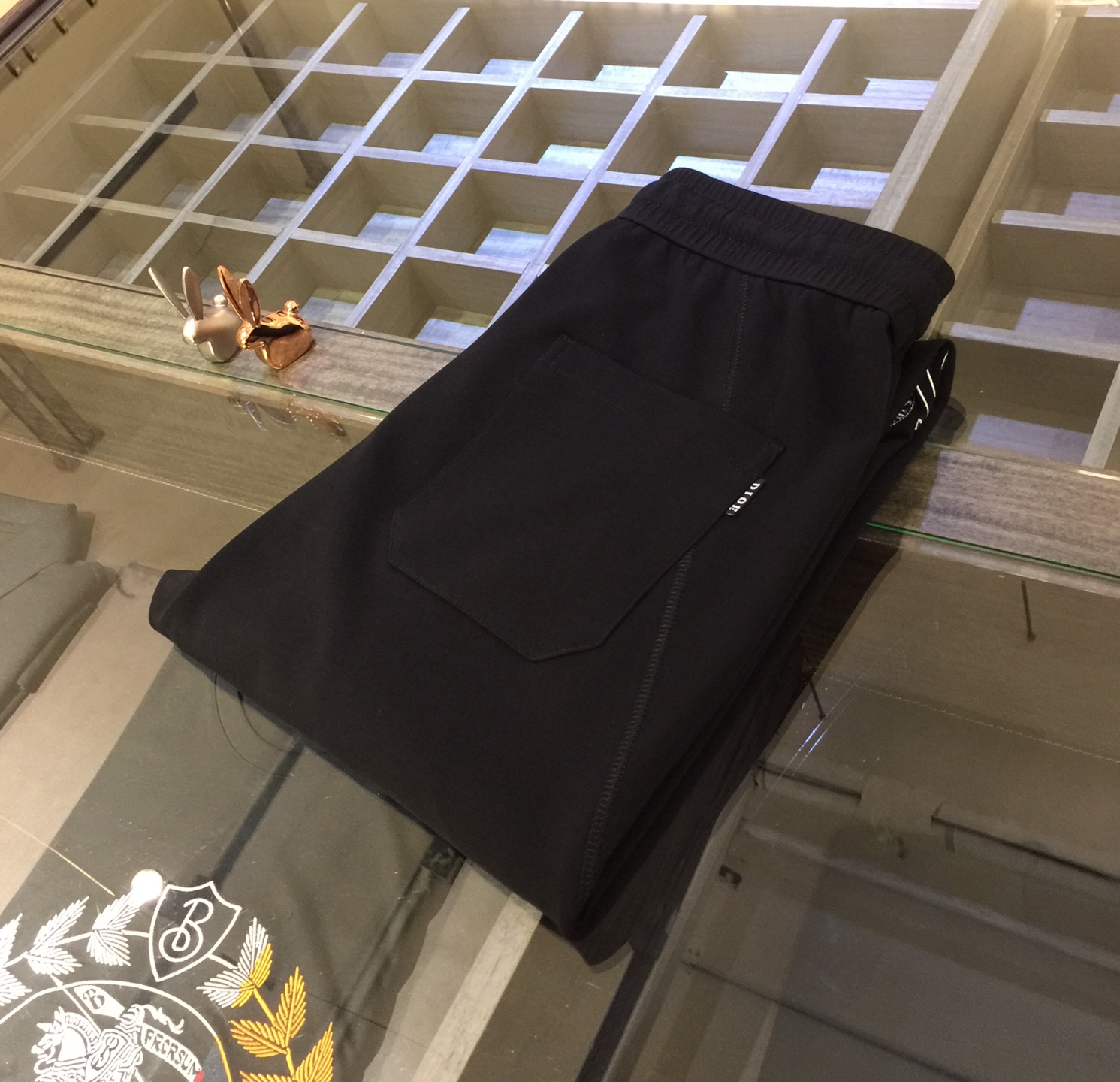 NO:120886,Dijia 2025 spring and summer new style. Production from OEM. Elastic waist casual pants. Custom imported top-grade fine cotton fabric blend. Good comfort. The upper body has no sense of restraint. High-end style, the upper body shows slender legs. It is definitely a rare good product. Size 29~3837. (Model 175/125 catties wears 30), dior, alexander wang19860909迪家2025春夏新款.代工厂出品.松紧腰休闲裤 定制进口顶级精棉面料混纺.舒适度佳.上身毫无束缚感.高版型、上身显腿修长.绝对是不可多得的好货.尺码29～3837.（模特175/125斤穿30）,,dior,alexander wang,Men's clothing